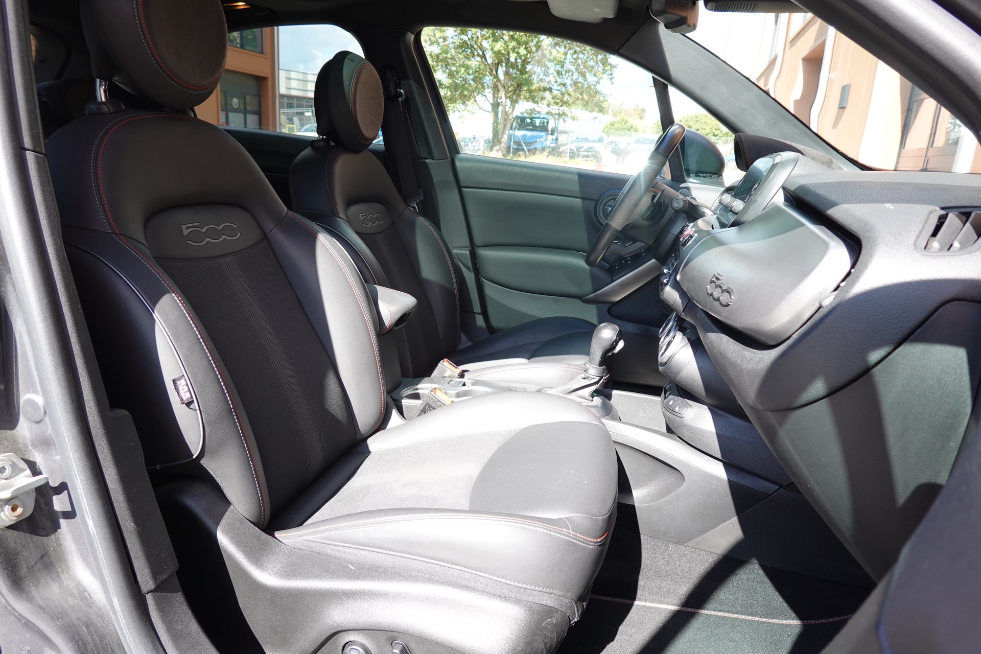 FIAT 500X 1.3 TB GSE S-Design ''CH Auto * Version Sport * Tempomat adaptatif * GPS * Caméra de Recul * 8 Pneus''-image-22