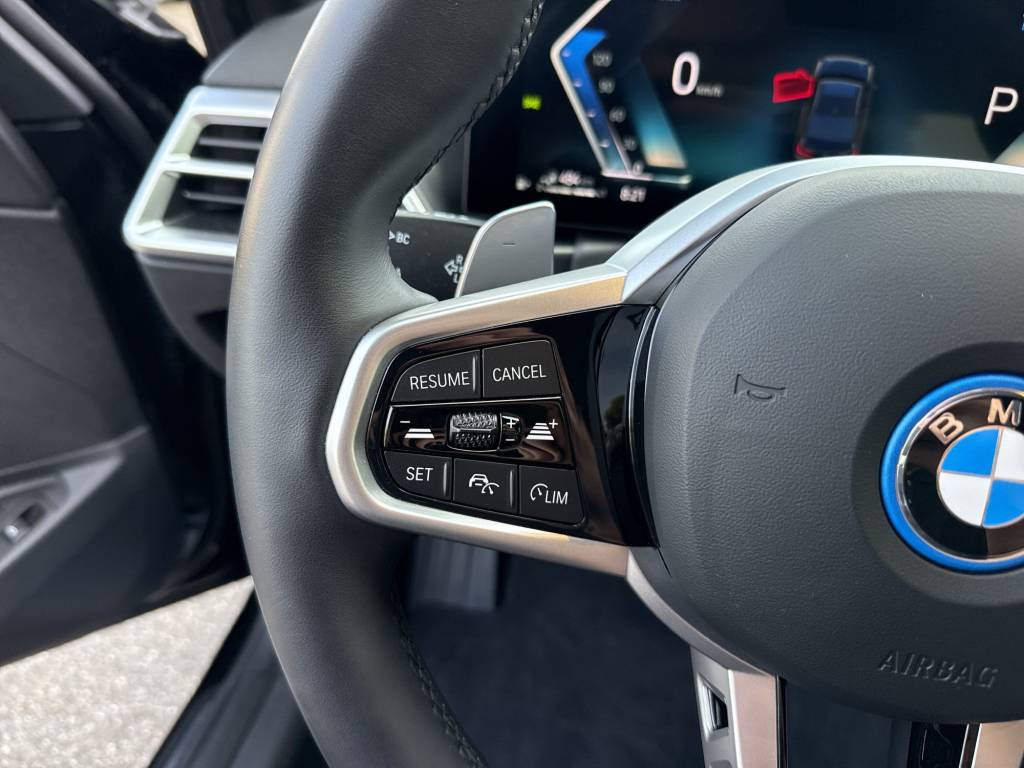 BMW 330e xDrive Steptronic M Sport-image-15