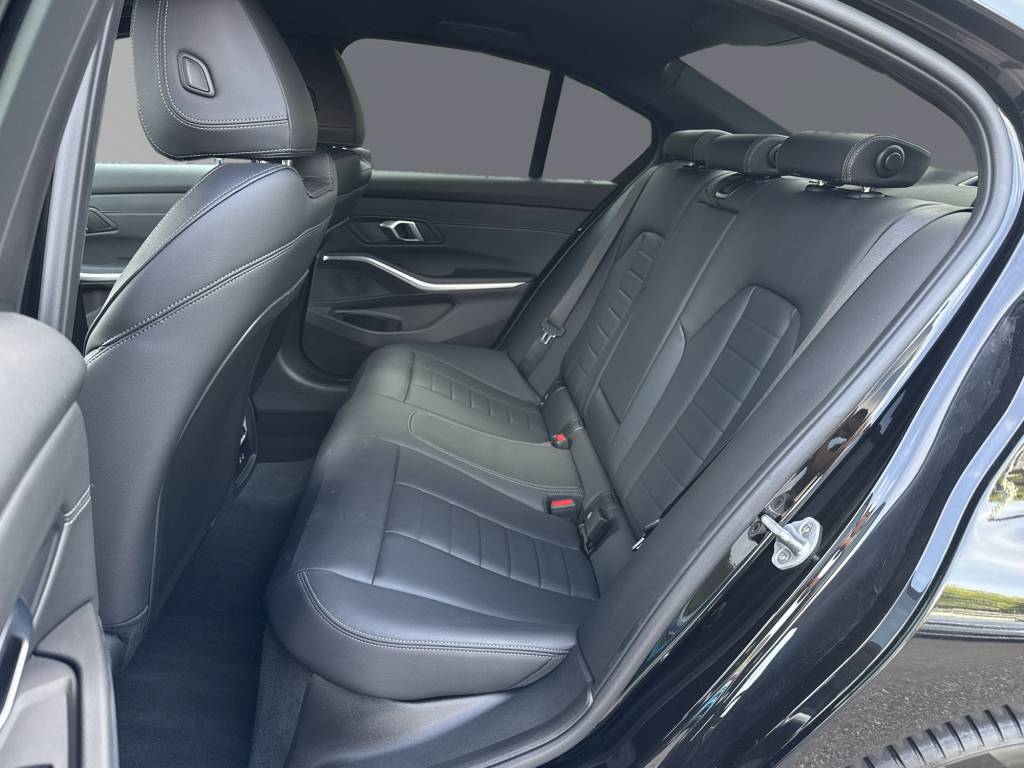BMW 330e xDrive Steptronic M Sport-image-7