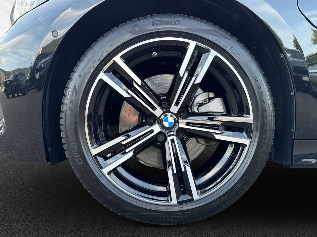 BMW 330e xDrive Steptronic M Sport-image-9