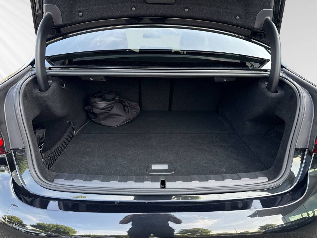 BMW 330e xDrive Steptronic M Sport-image-8