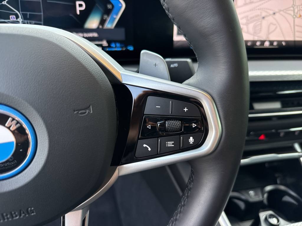 BMW 330e xDrive Steptronic M Sport-image-16