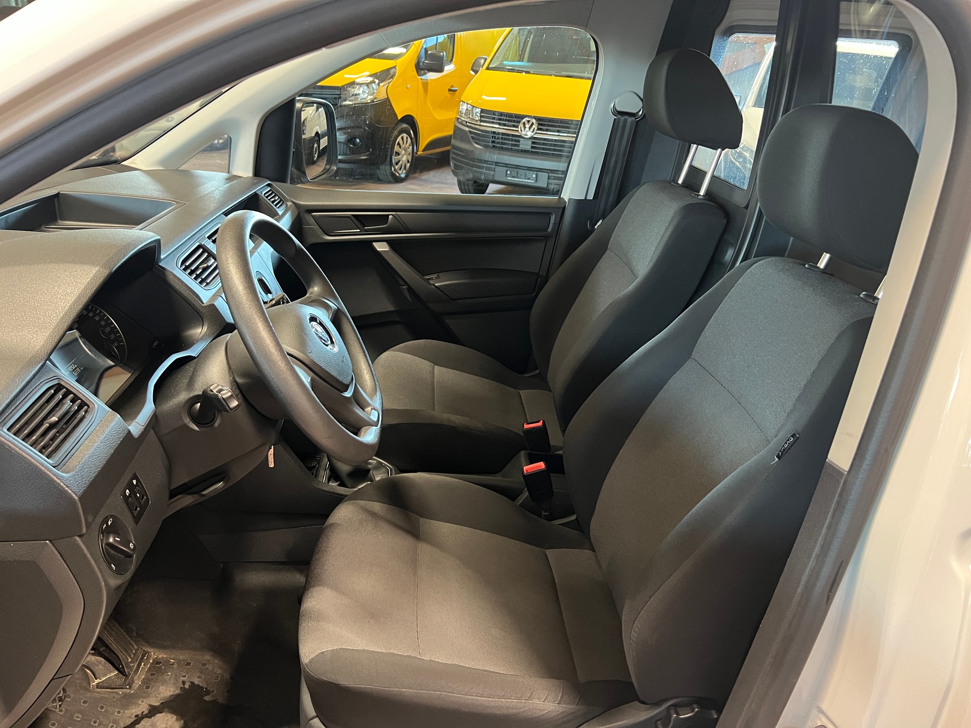 VW Caddy 1.4TSI Entry BlueMotion Technology-image-8