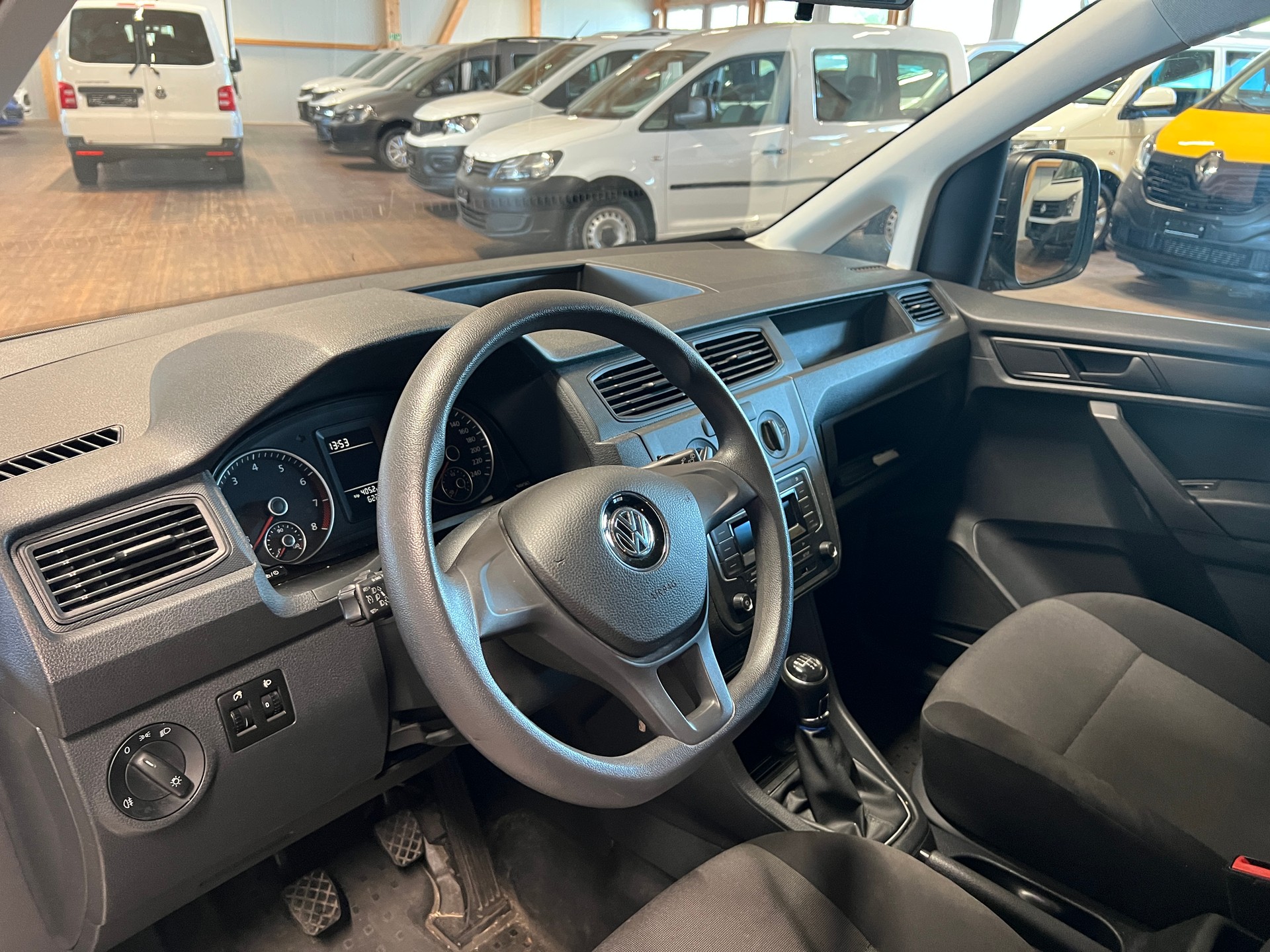 VW Caddy 1.4TSI Entry BlueMotion Technology-image-9