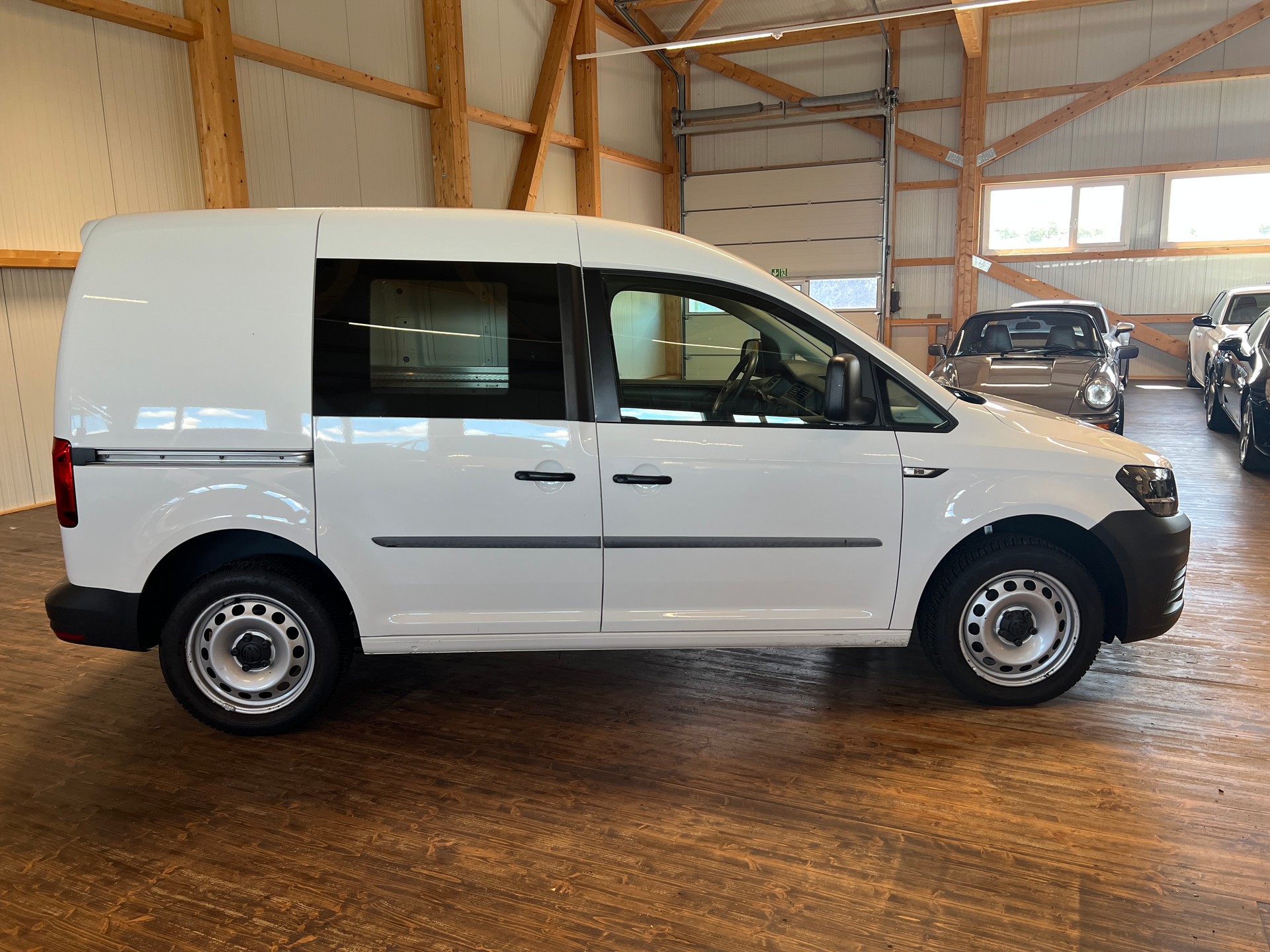 VW Caddy 1.4TSI Entry BlueMotion Technology-image-3