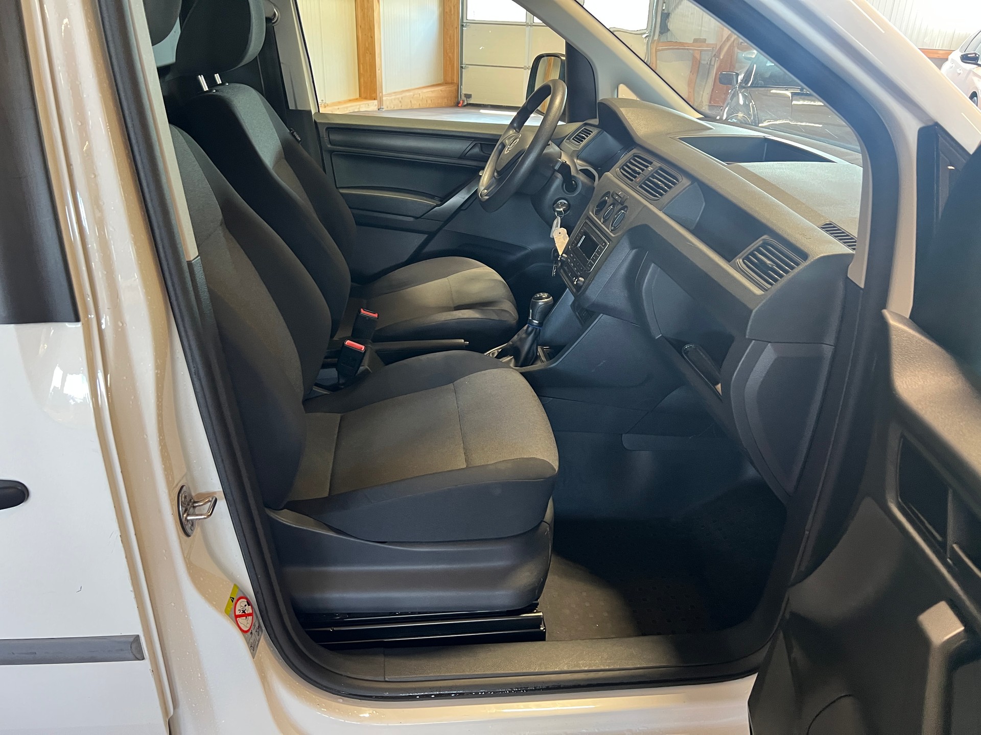 VW Caddy 1.4TSI Entry BlueMotion Technology-image-10