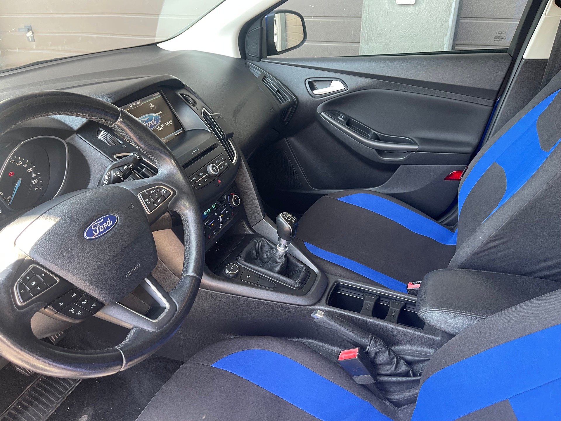 FORD Focus 1.0 SCTi Trend-image-8