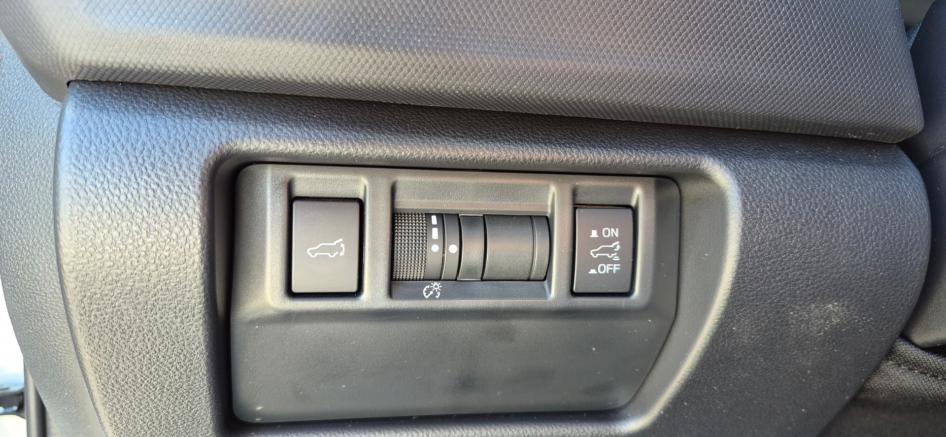 SUBARU Forester 2.0i e-Boxer Swiss Plus Lineartronic-image-19