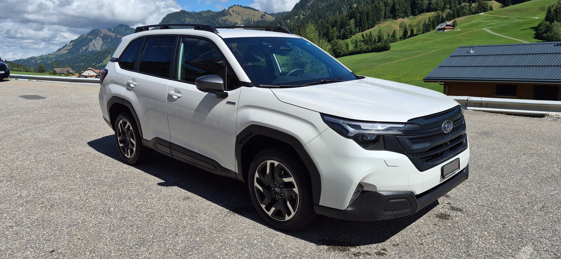 SUBARU Forester 2.0i e-Boxer Swiss Plus Lineartronic-image-2