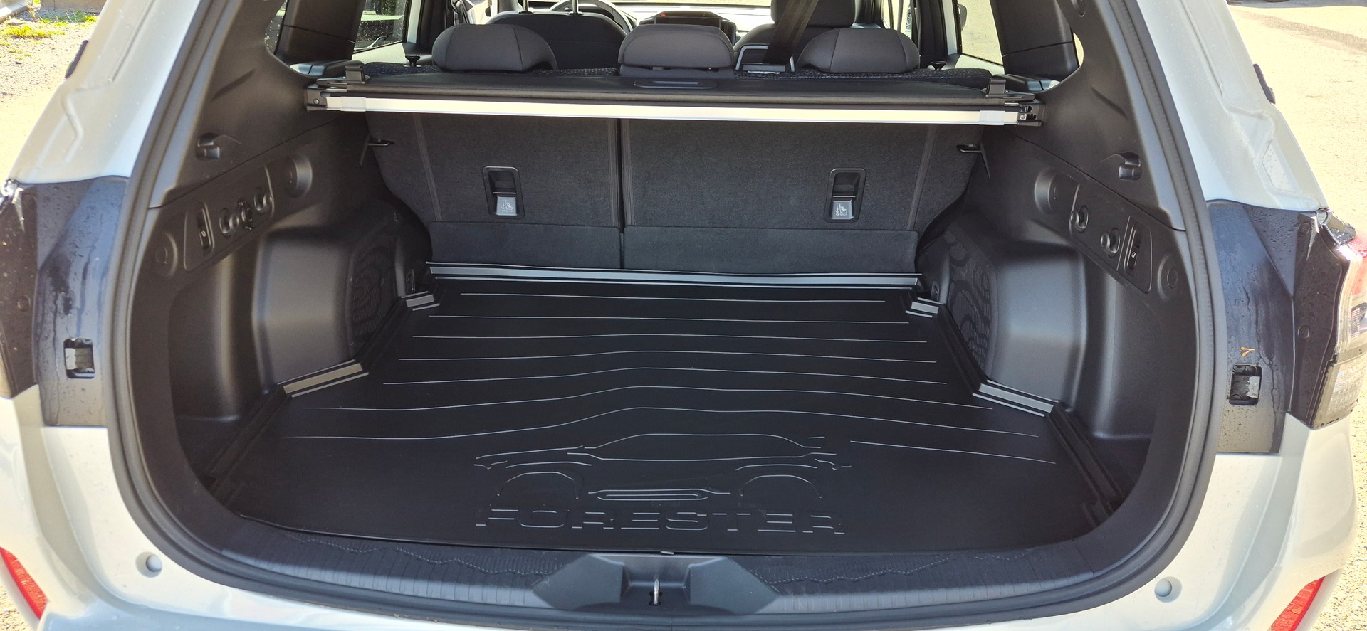 SUBARU Forester 2.0i e-Boxer Swiss Plus Lineartronic-image-11
