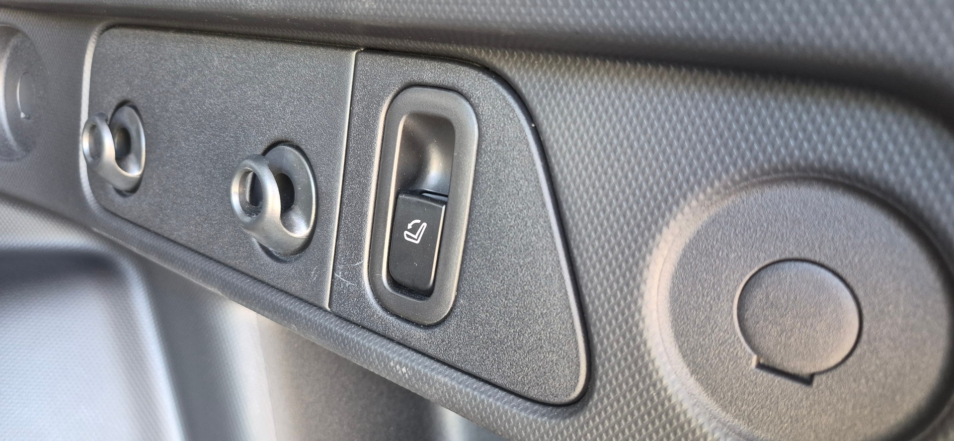 SUBARU Forester 2.0i e-Boxer Swiss Plus Lineartronic-image-12