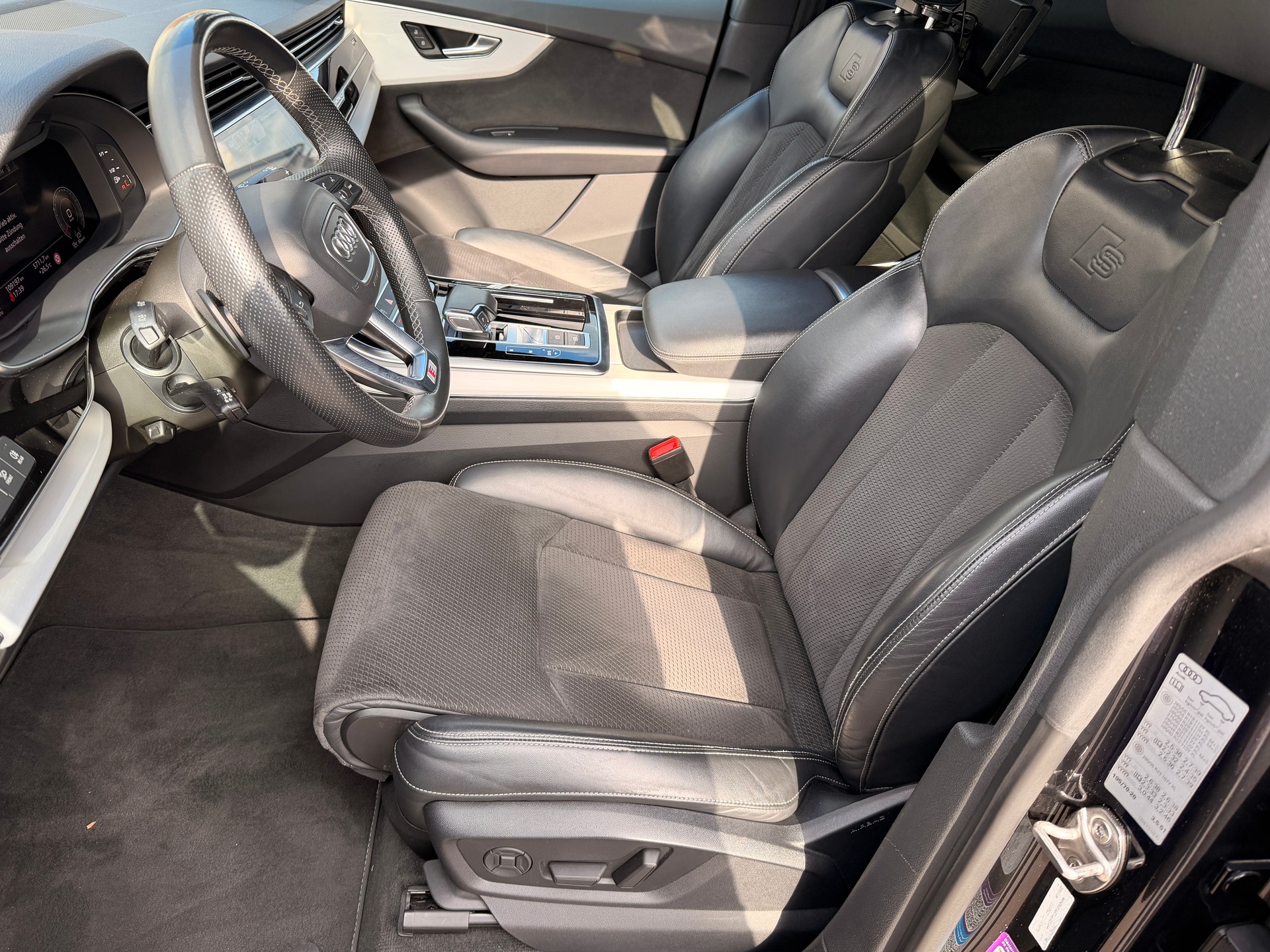 AUDI Q8 50 TDI Black Edition quattro tiptronic-image-6