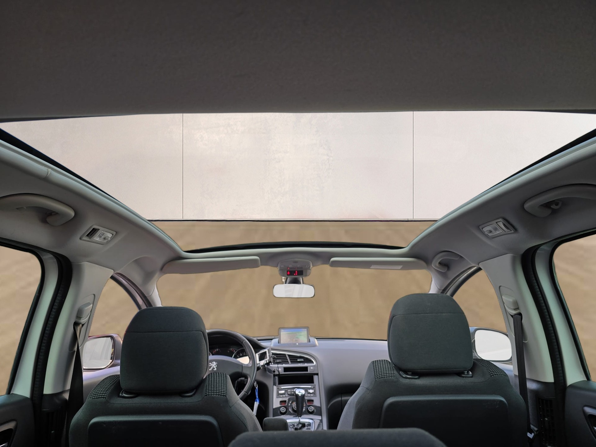 PEUGEOT 5008 1.6 BlueHDi Sensation Tiptronic-image-12
