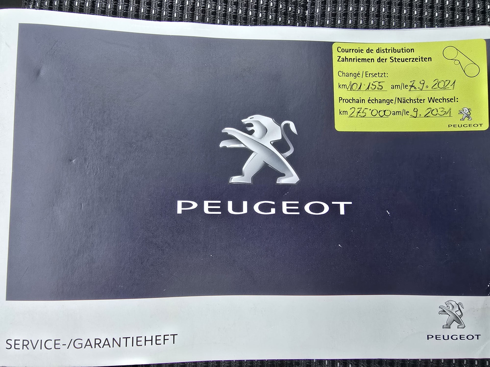 PEUGEOT 5008 1.6 BlueHDi Sensation Tiptronic-image-19