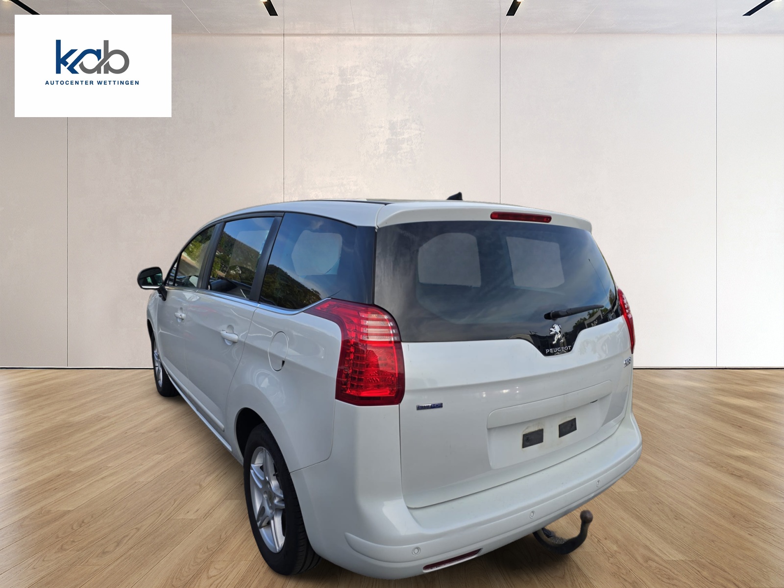 PEUGEOT 5008 1.6 BlueHDi Sensation Tiptronic-image-5