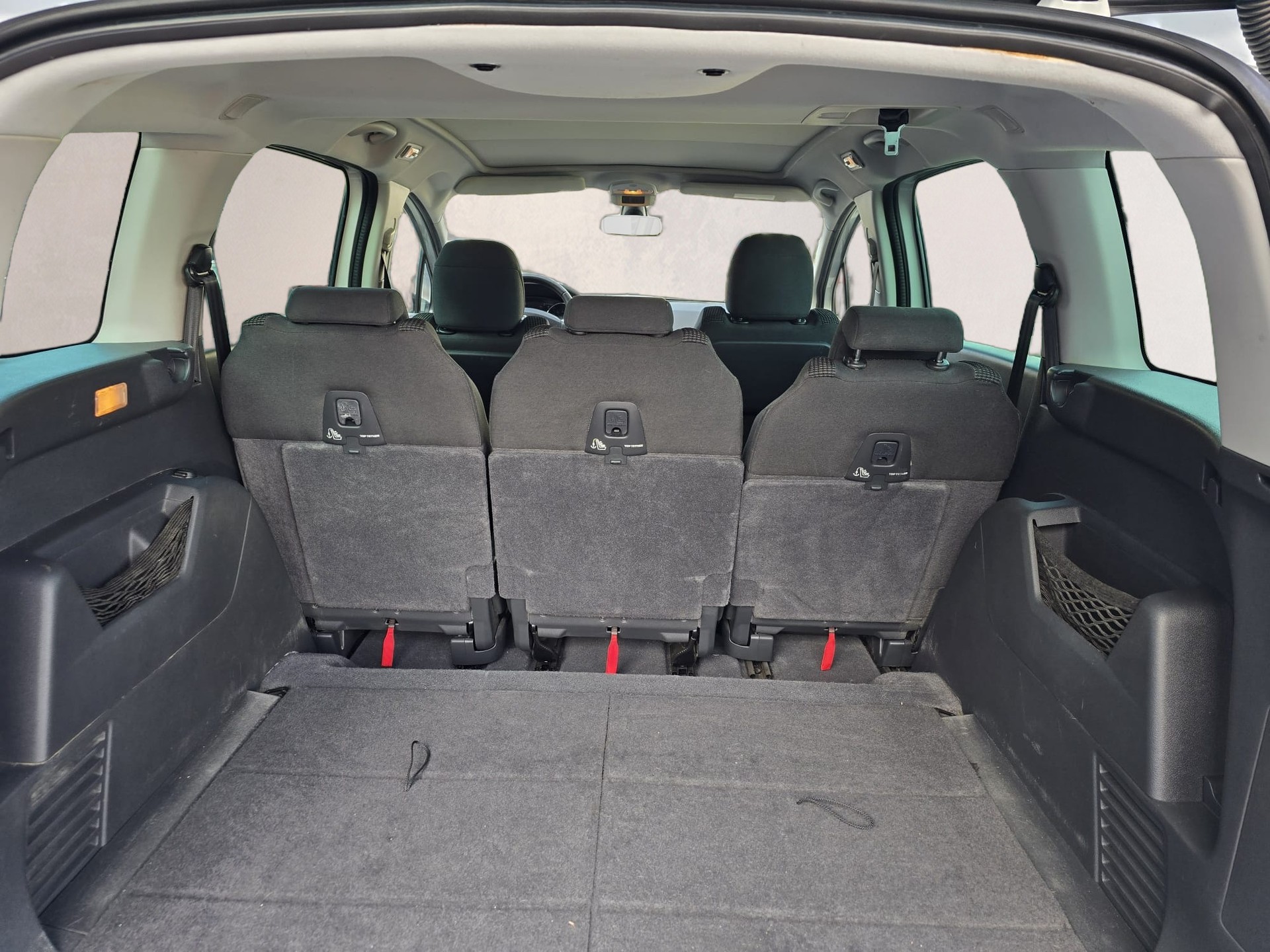 PEUGEOT 5008 1.6 BlueHDi Sensation Tiptronic-image-17