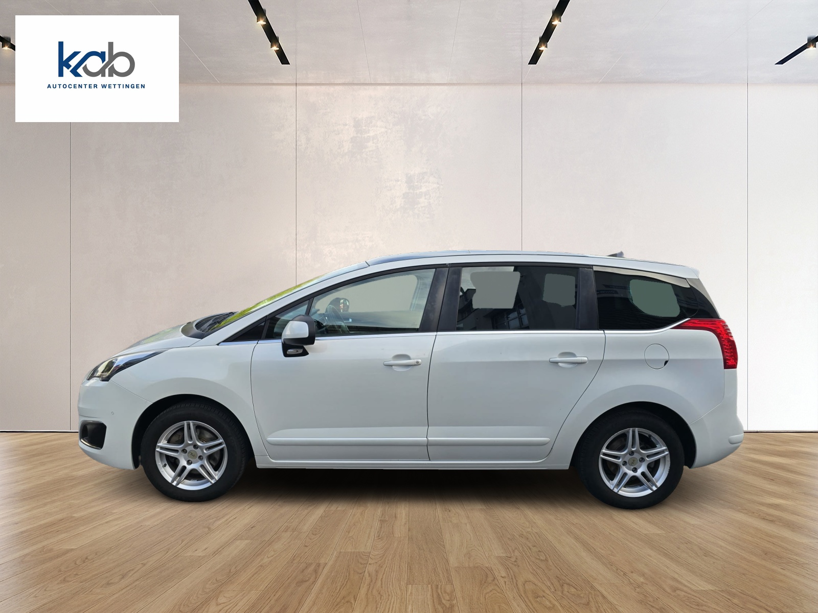 PEUGEOT 5008 1.6 BlueHDi Sensation Tiptronic-image-6