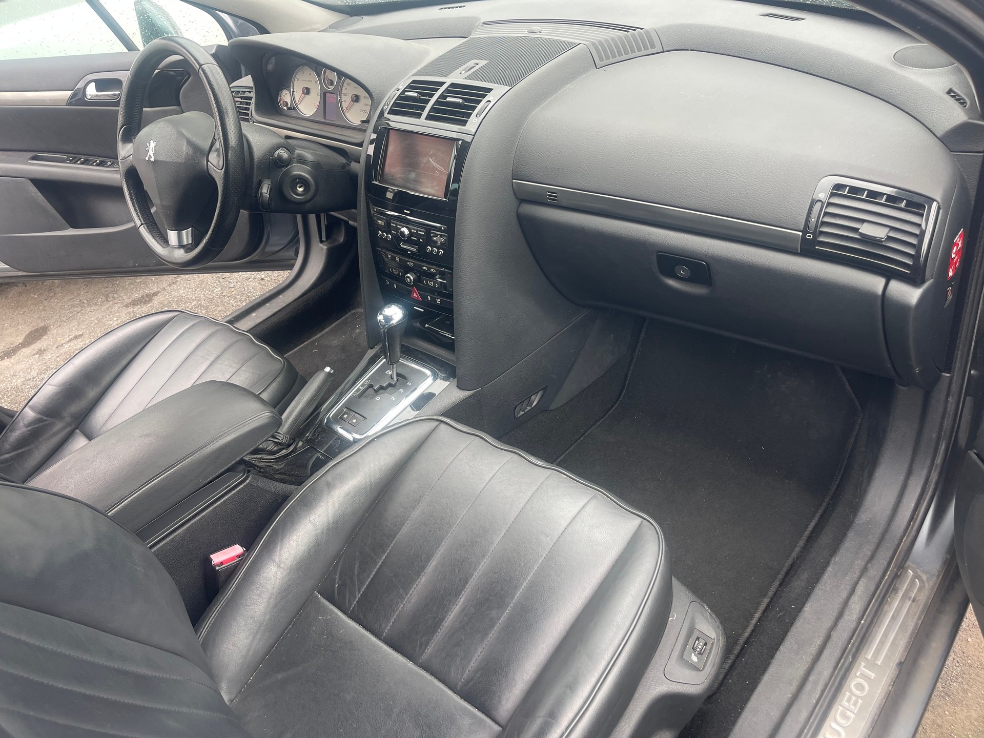 PEUGEOT 407 SW 3.0 Dynamic Automatic-image-8