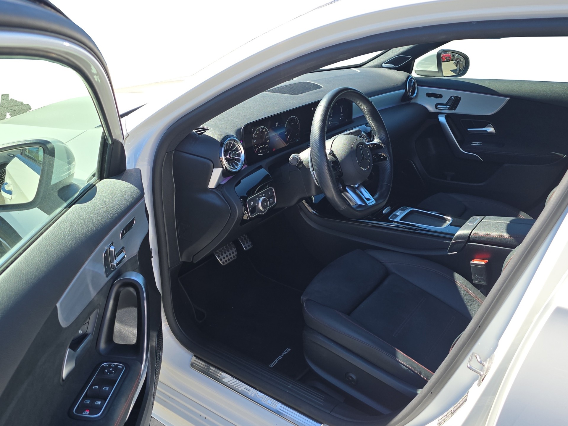 MERCEDES-BENZ A AMG 35 4Matic 8G-DCT-image-6