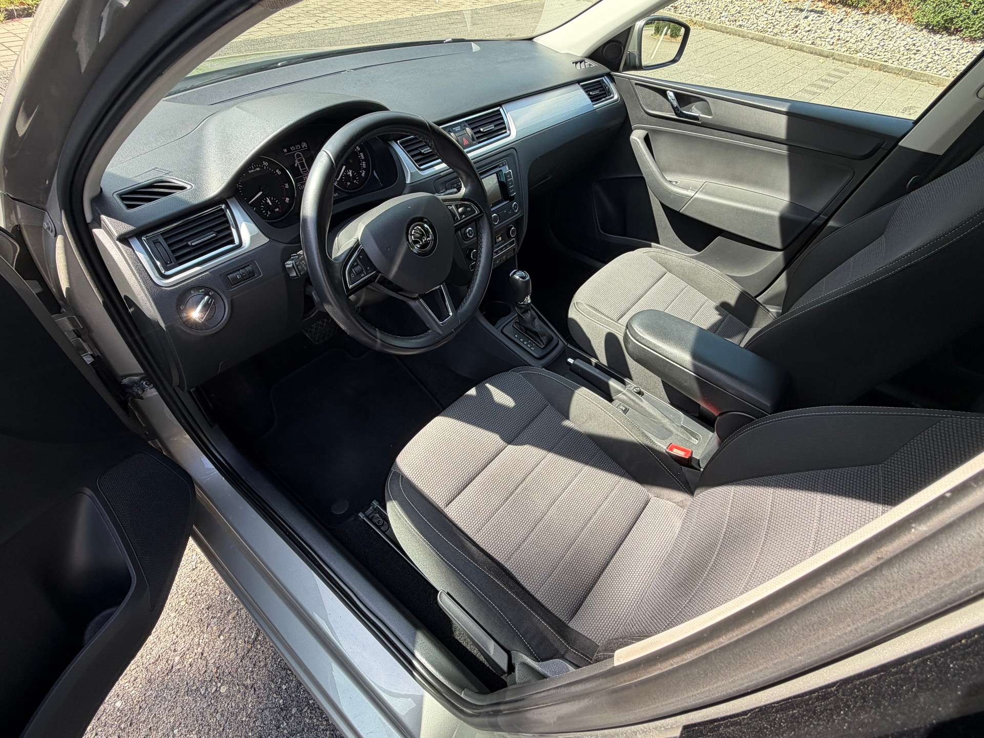 SKODA Rapid 1.4 TSI Elegance DSG-image-8