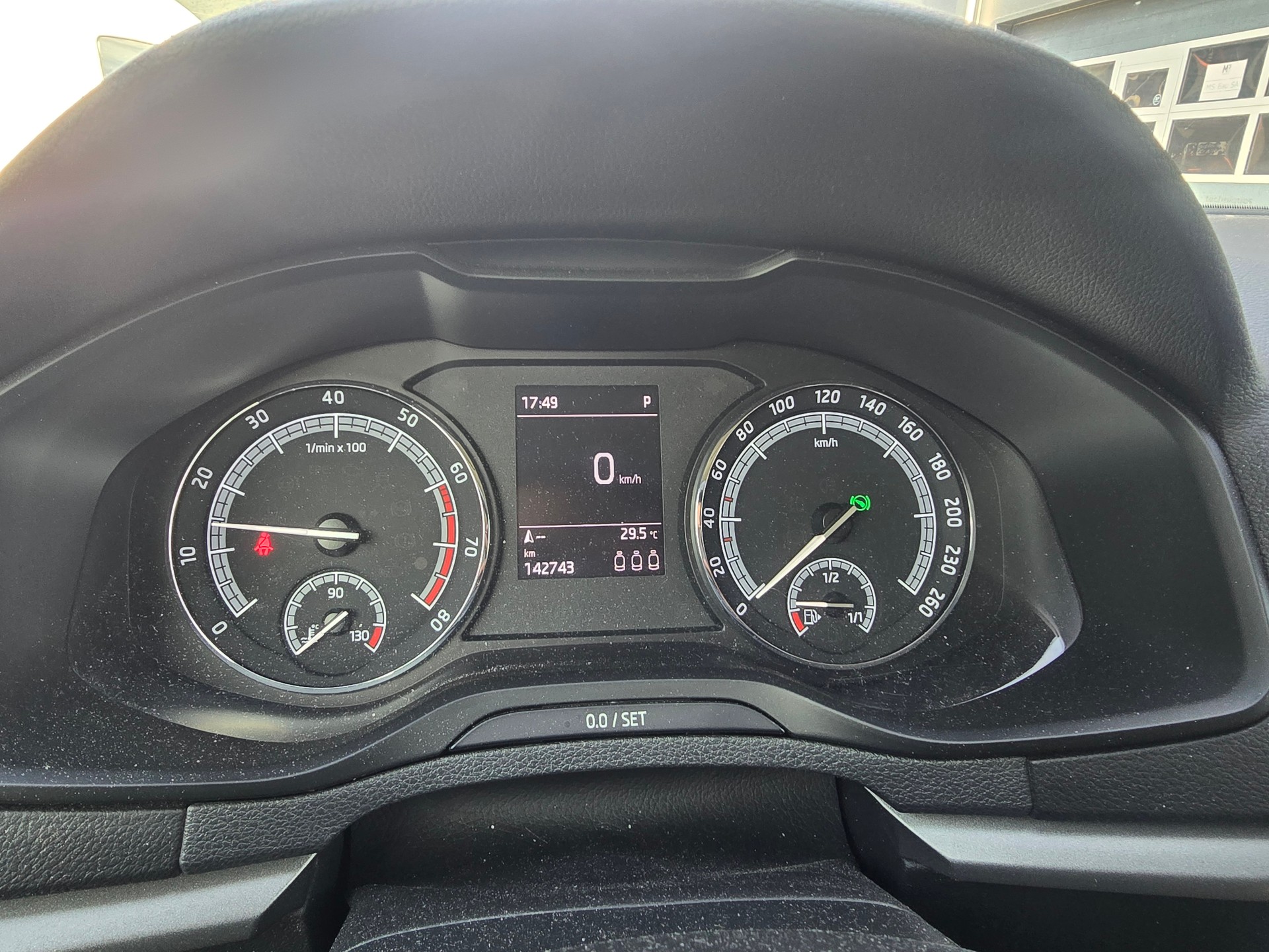 SKODA Karoq 1.0 TSI Ambition DSG-image-10