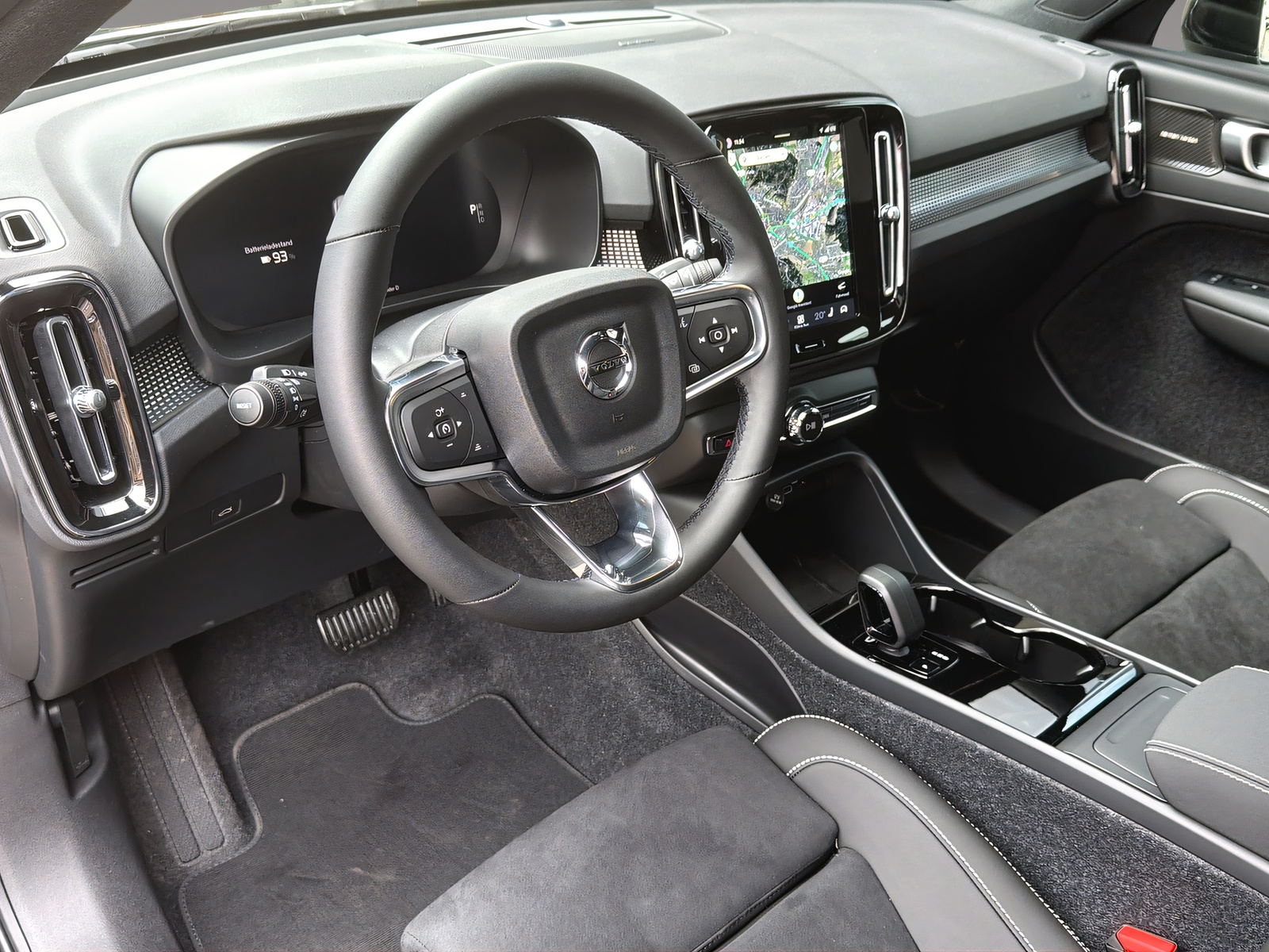 VOLVO EC40 Twin Performance Black Edition AWD-image-9