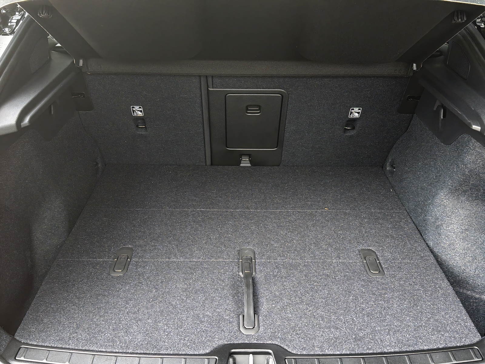 VOLVO EC40 Twin Performance Black Edition AWD-image-18