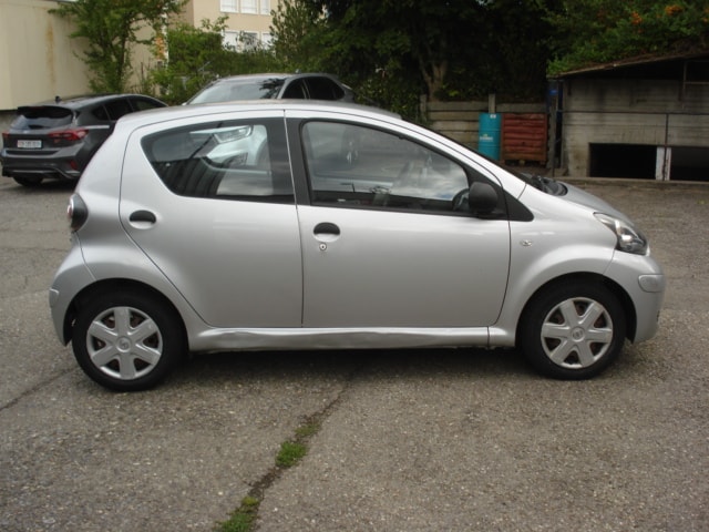 TOYOTA Aygo 1.0 Linea Terra-image-5