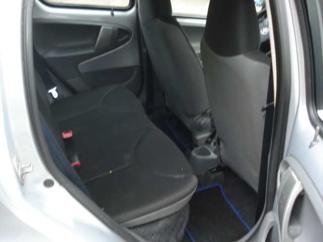 TOYOTA Aygo 1.0 Linea Terra-image-10