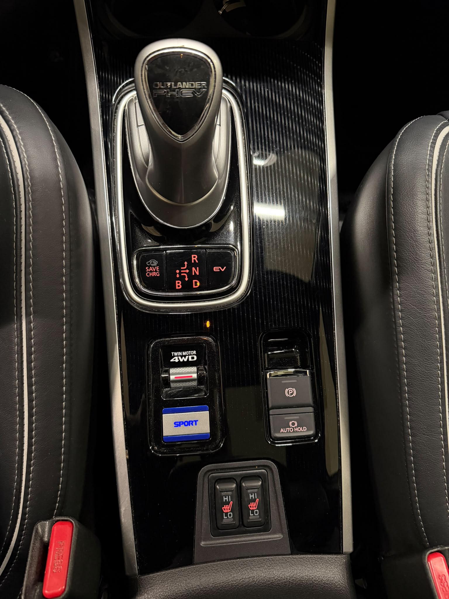 MITSUBISHI Outlander 2.4 PHEV Diamond 4WD Automatic-image-9