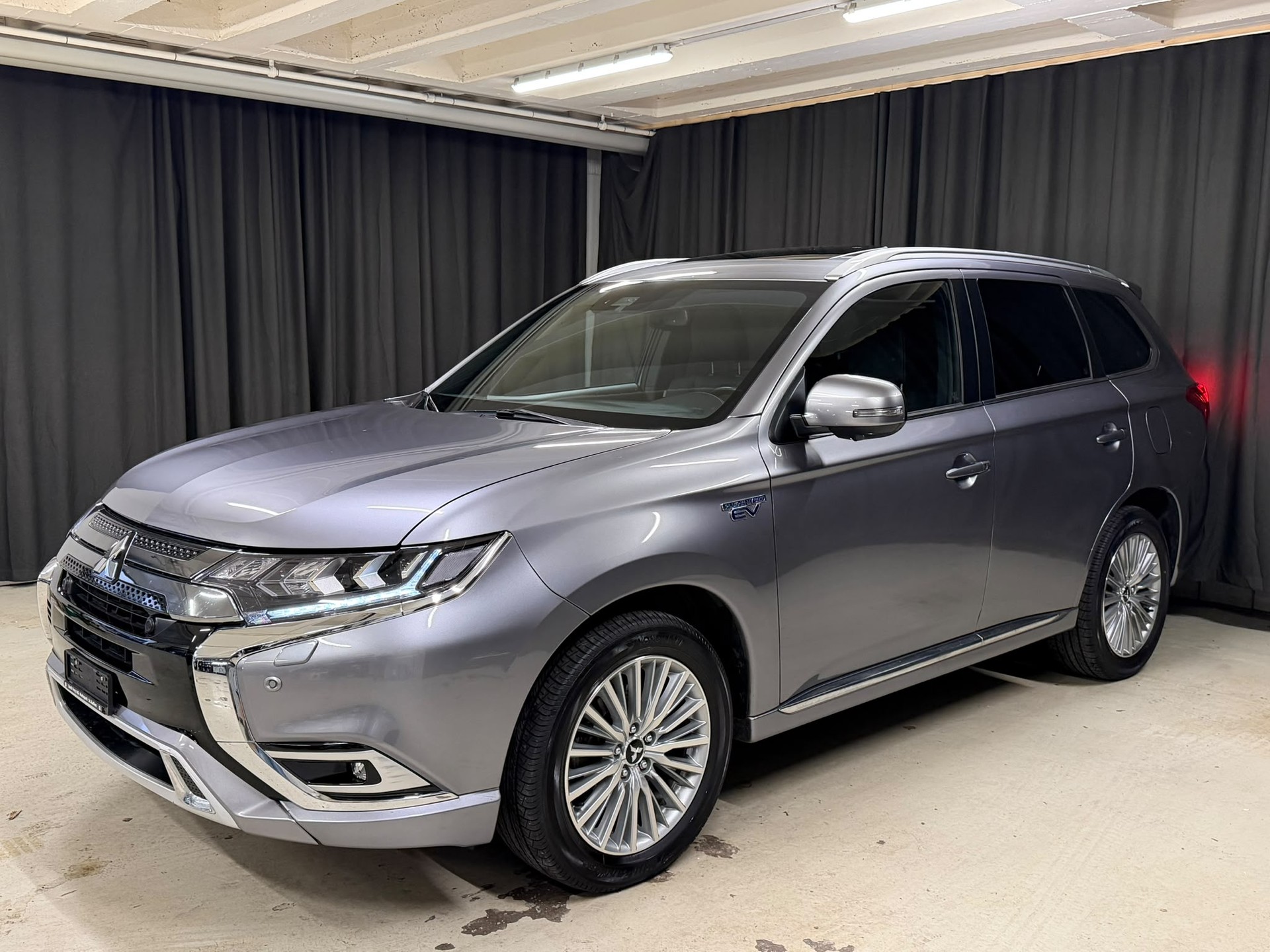 MITSUBISHI Outlander 2.4 PHEV Diamond 4WD Automatic-image-0