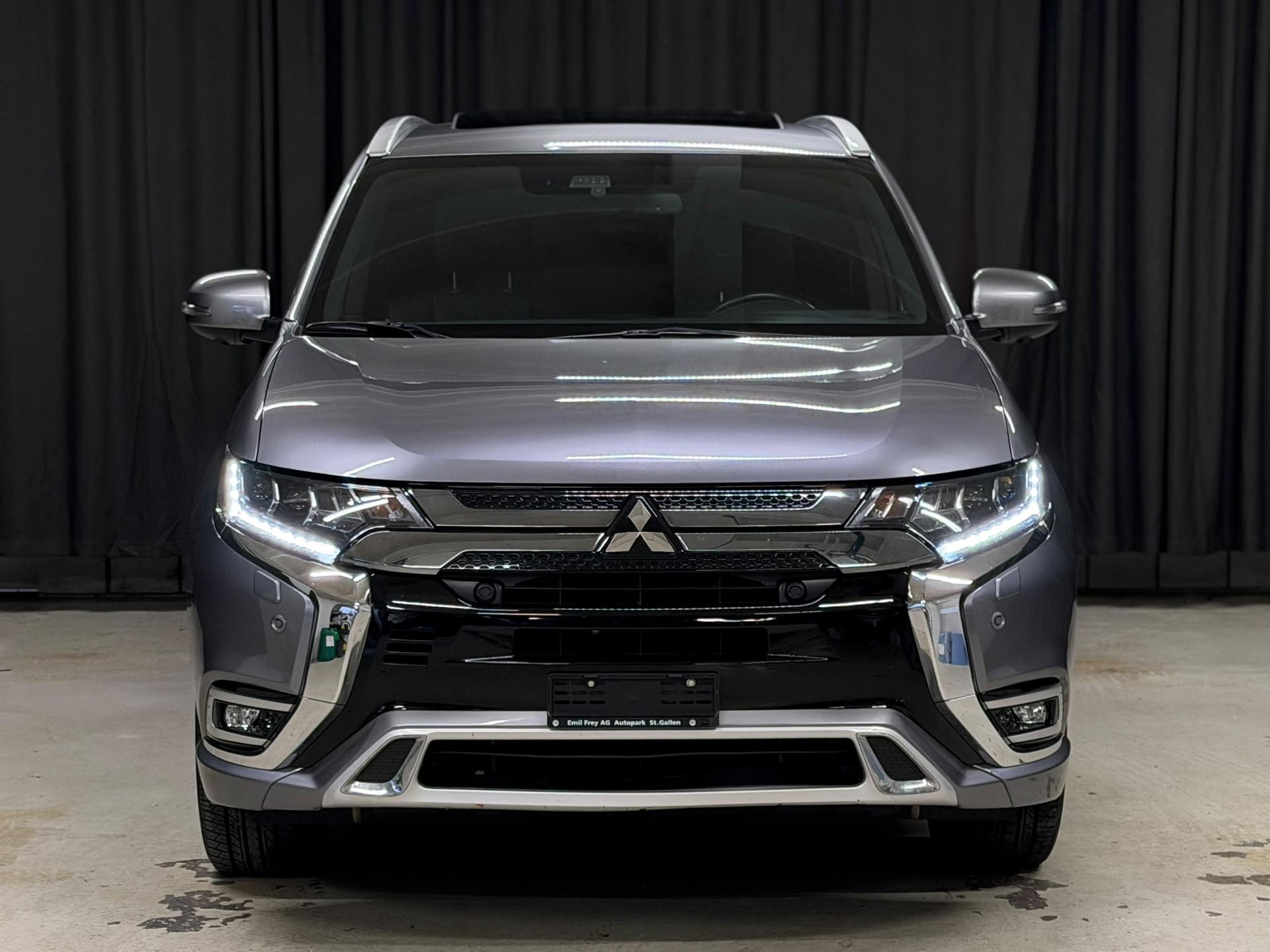 MITSUBISHI Outlander 2.4 PHEV Diamond 4WD Automatic-image-2