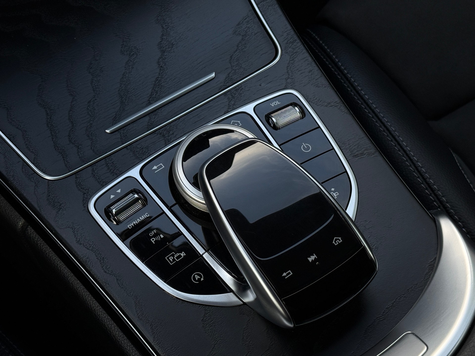 MERCEDES-BENZ C 200 Coupé 4Matic AMG Line 9G-Tronic / 1.Hand-image-24