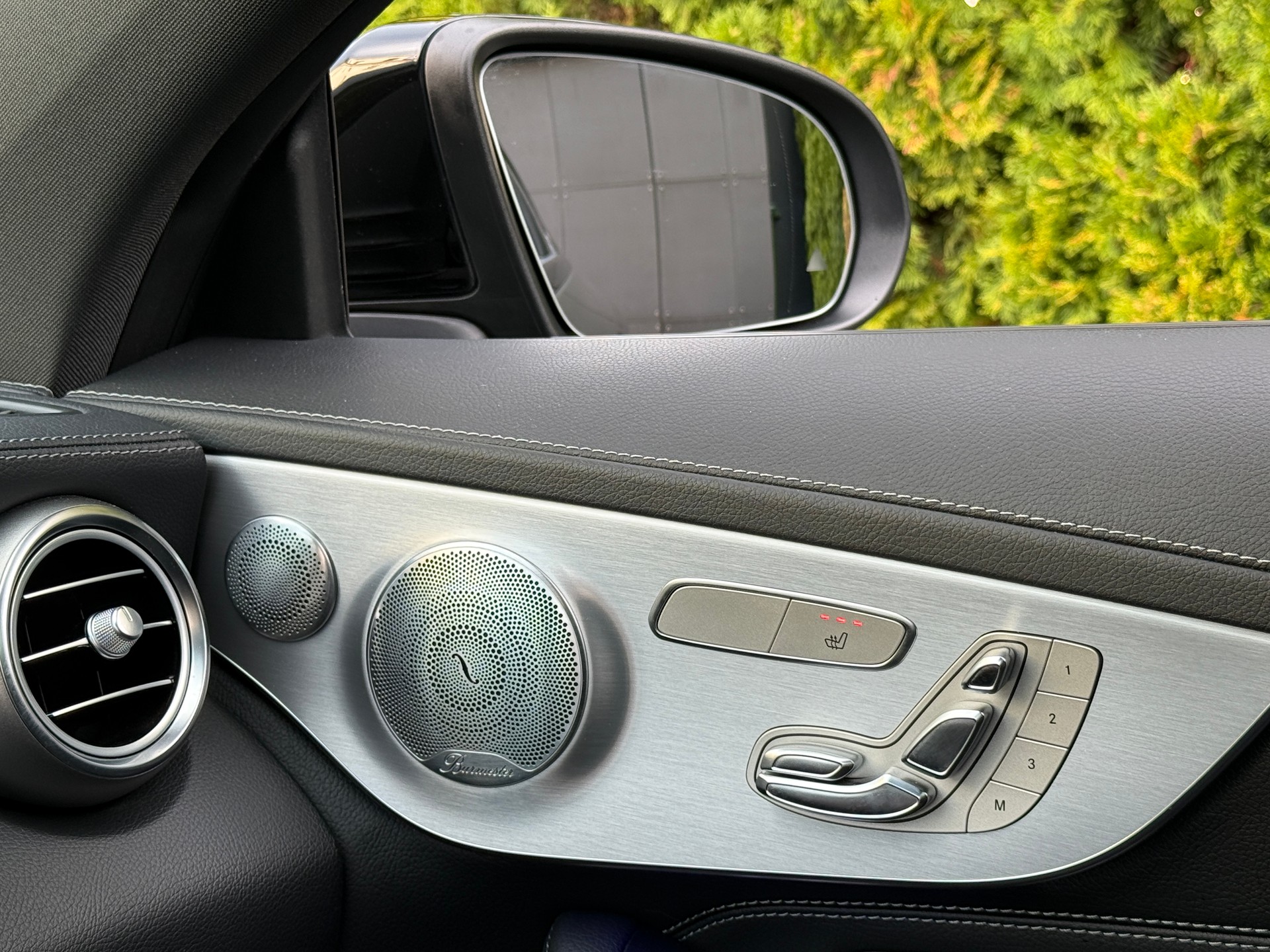 MERCEDES-BENZ C 200 Coupé 4Matic AMG Line 9G-Tronic / 1.Hand-image-19
