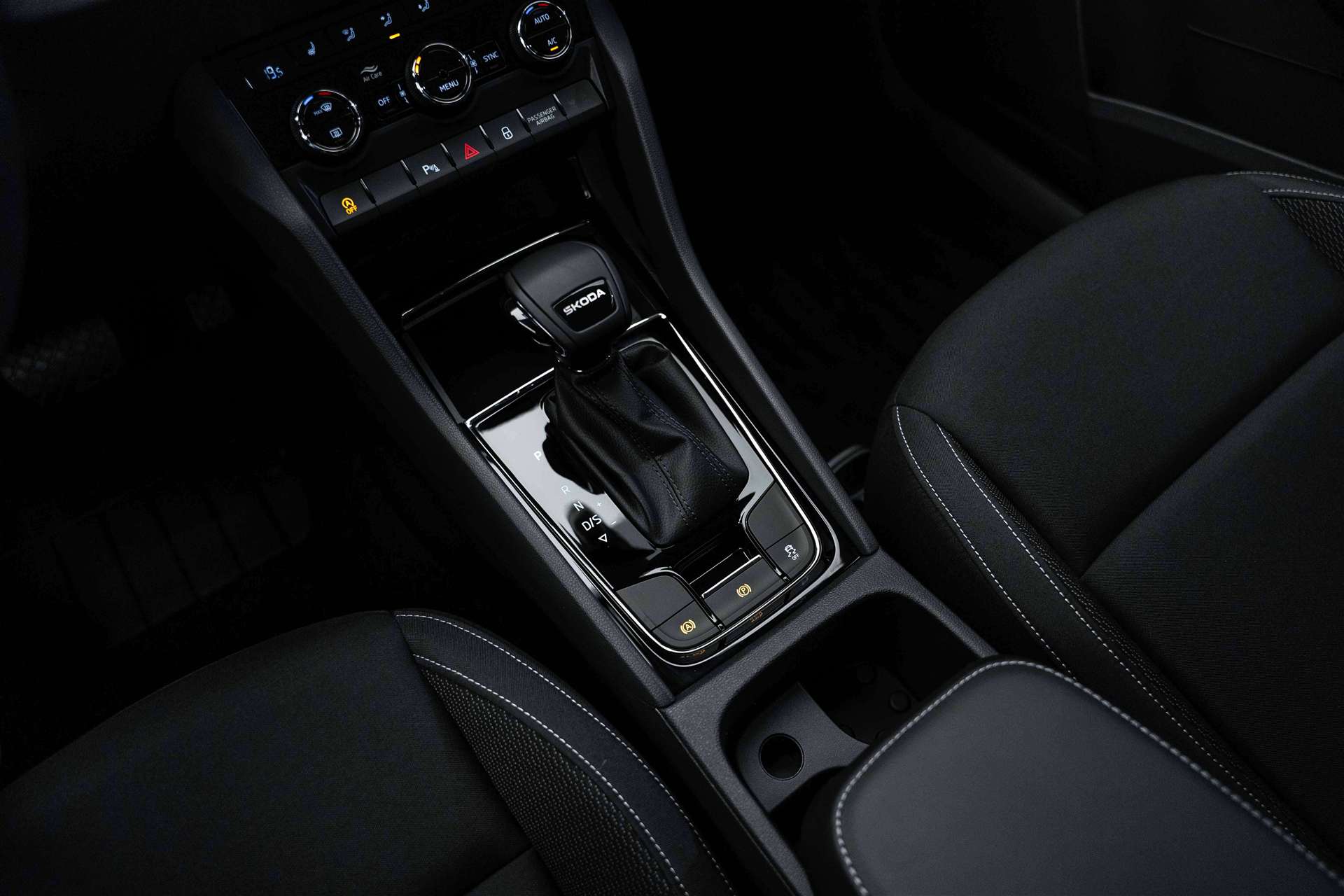 SKODA SKODA Karoq 1.5 TSI Selection DSG-image-27