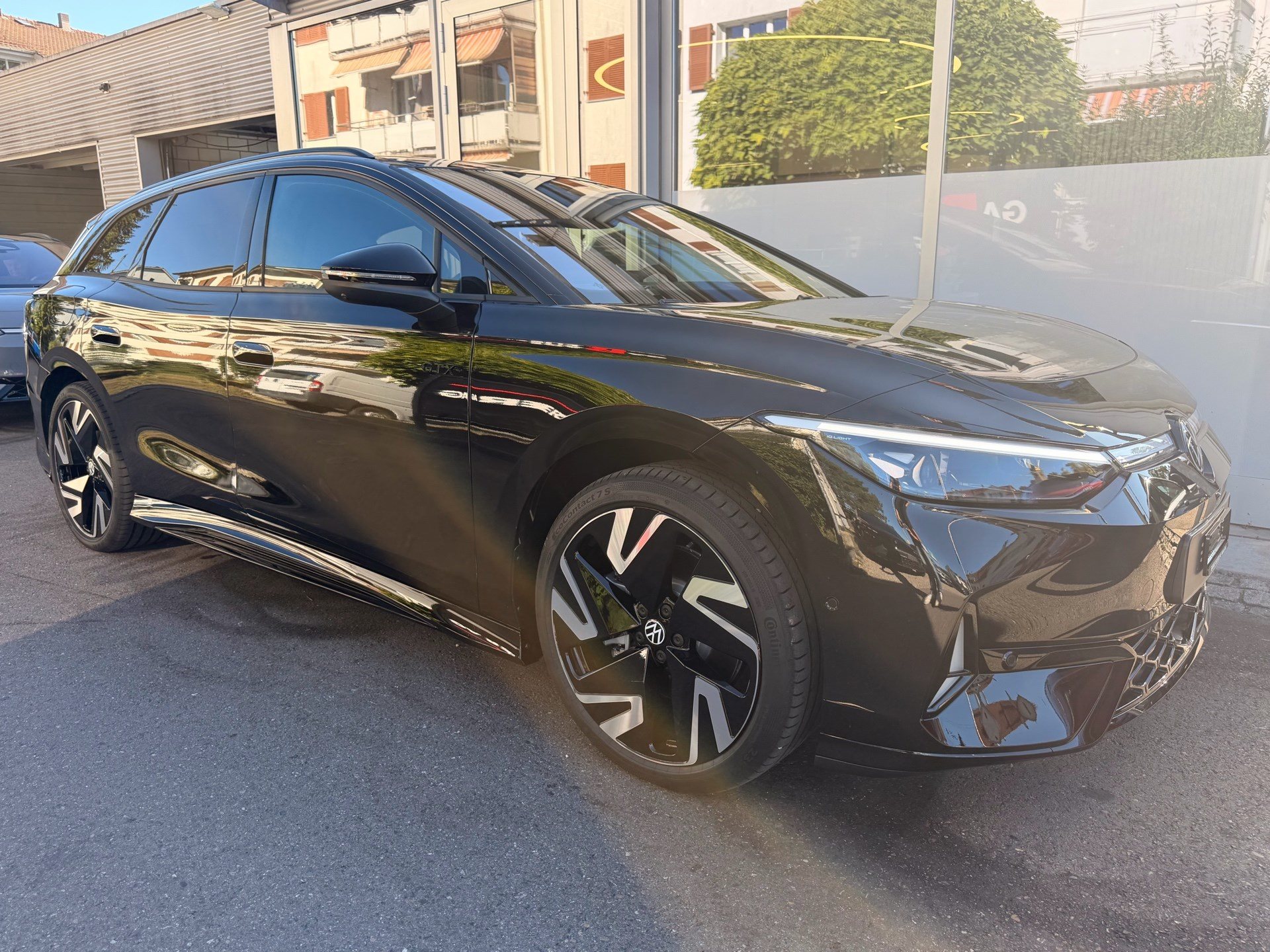 VW ID.7 TOURER GTX 340 PS 4MOTION *** VOLLAUSSTATTUG IN GRENADILSCHWARZ ***-image-2