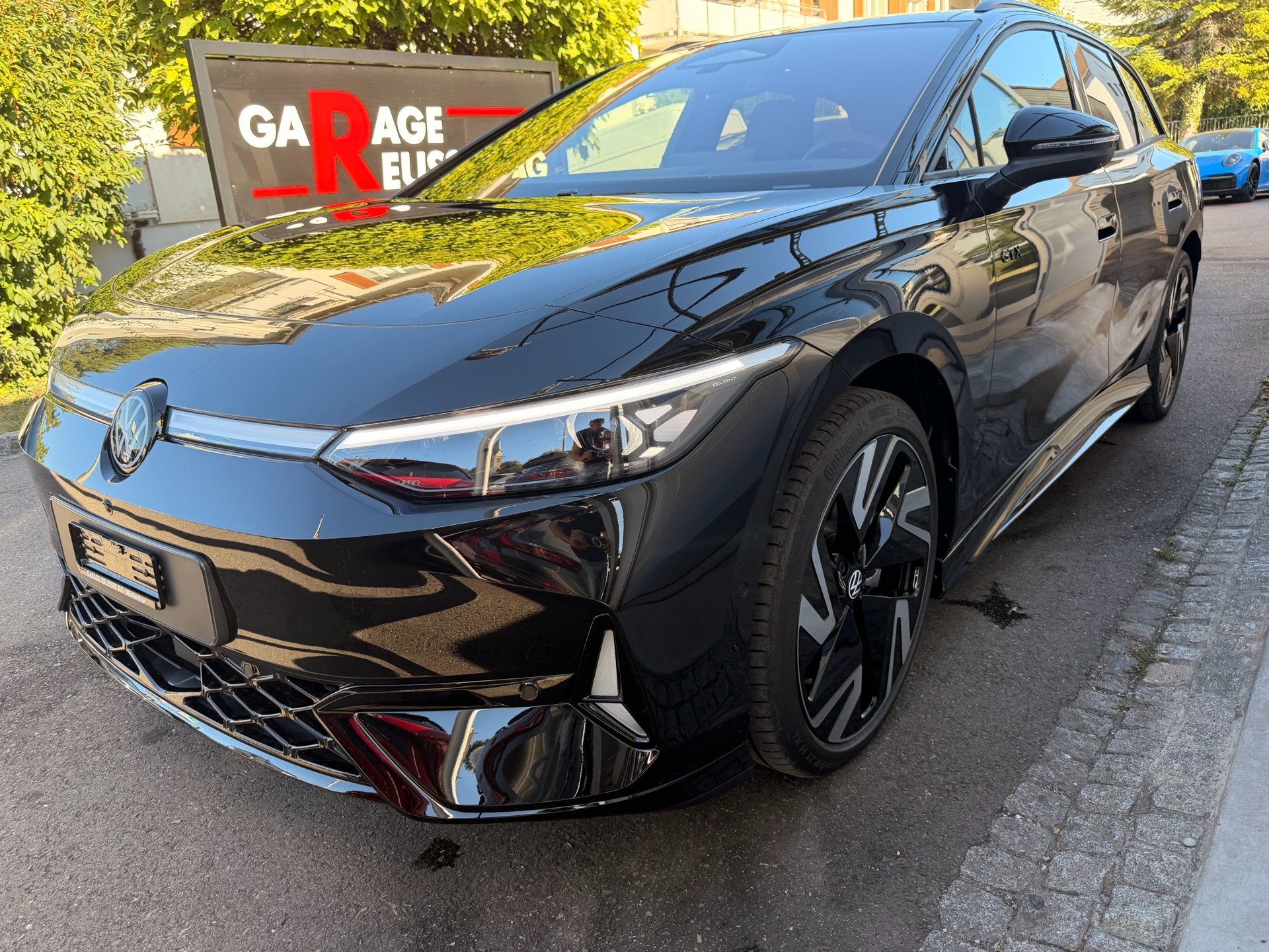 VW ID.7 TOURER GTX 340 PS 4MOTION *** VOLLAUSSTATTUG IN GRENADILSCHWARZ ***-image-0
