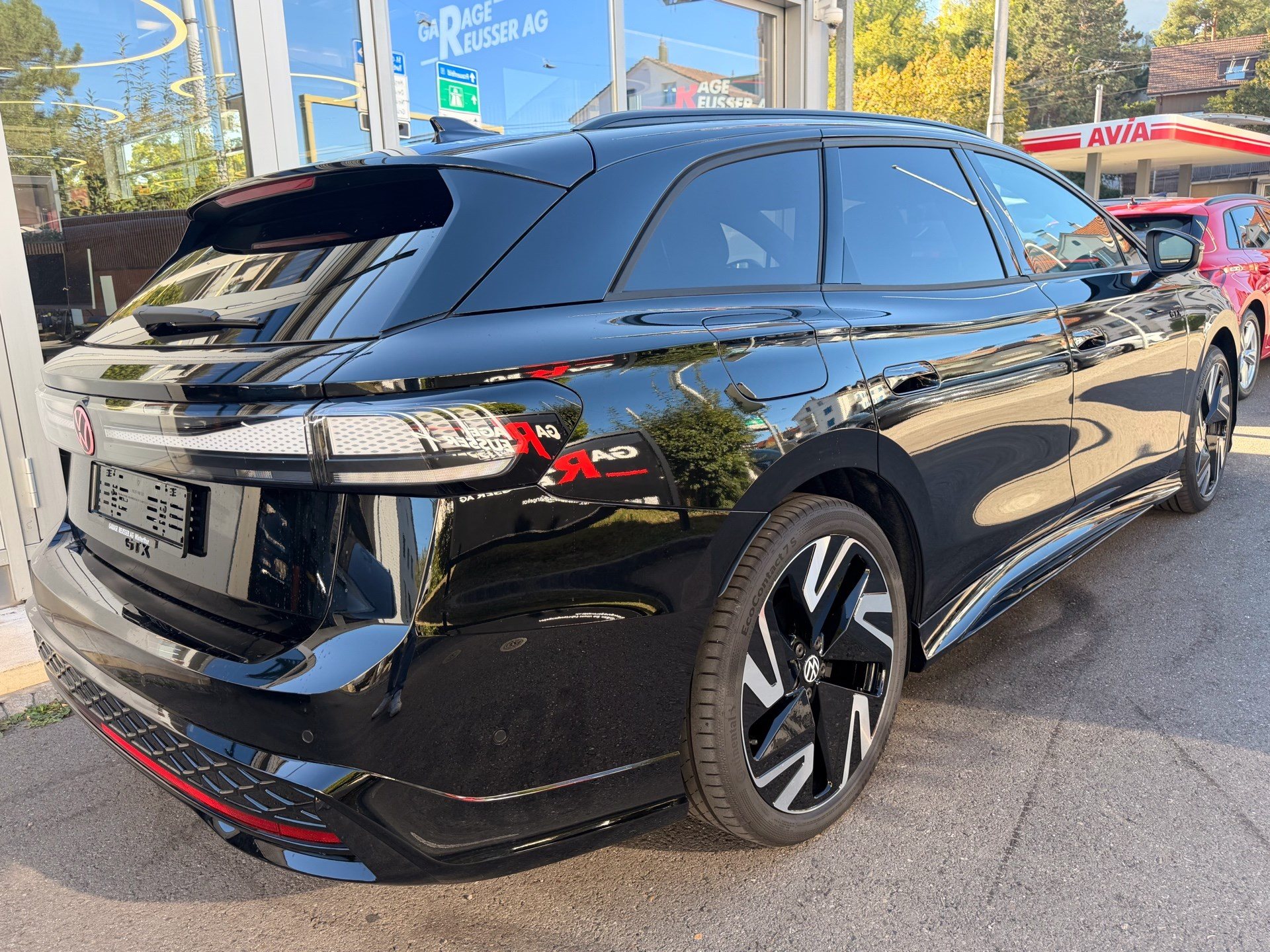 VW ID.7 TOURER GTX 340 PS 4MOTION *** VOLLAUSSTATTUG IN GRENADILSCHWARZ ***-image-3