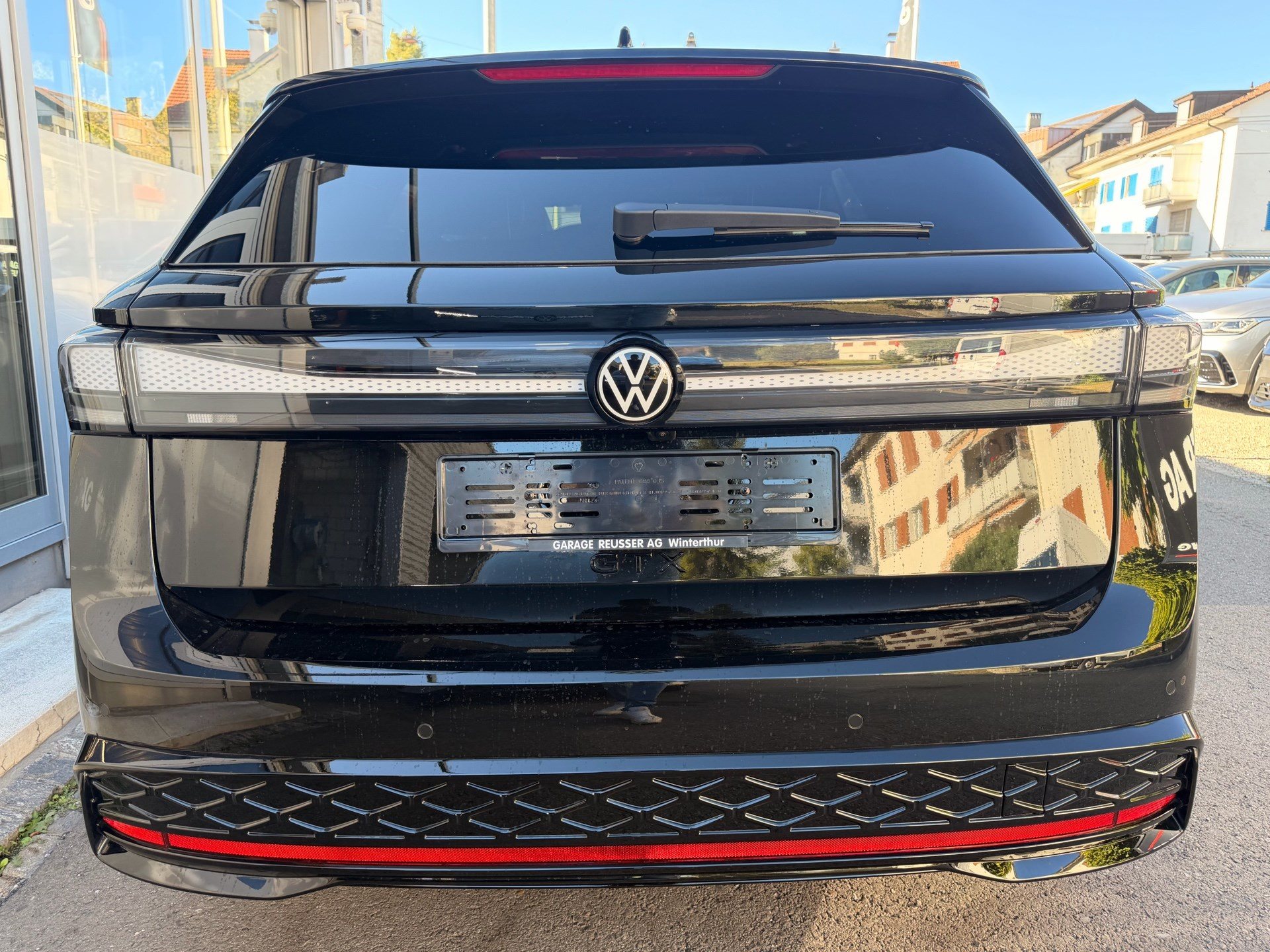 VW ID.7 TOURER GTX 340 PS 4MOTION *** VOLLAUSSTATTUG IN GRENADILSCHWARZ ***-image-4