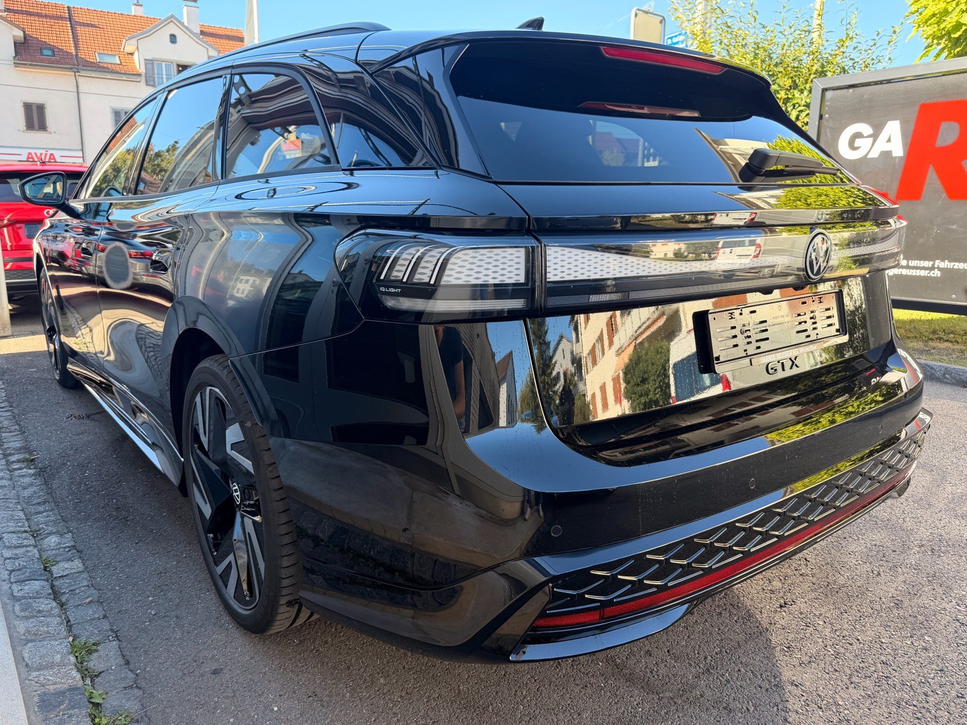 VW ID.7 TOURER GTX 340 PS 4MOTION *** VOLLAUSSTATTUG IN GRENADILSCHWARZ ***-image-5