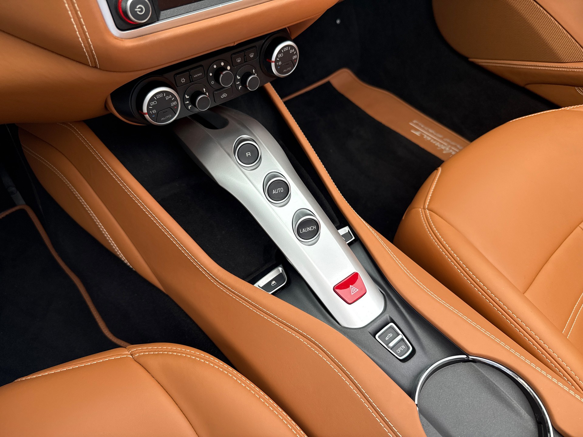 FERRARI California 3.9 V8 T-image-12