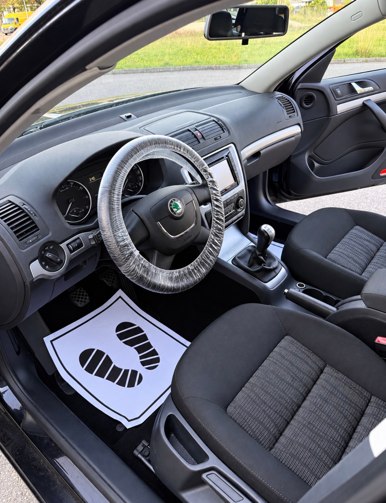 SKODA Octavia Combi 1.8 TSI Stöckli 4x4-image-4