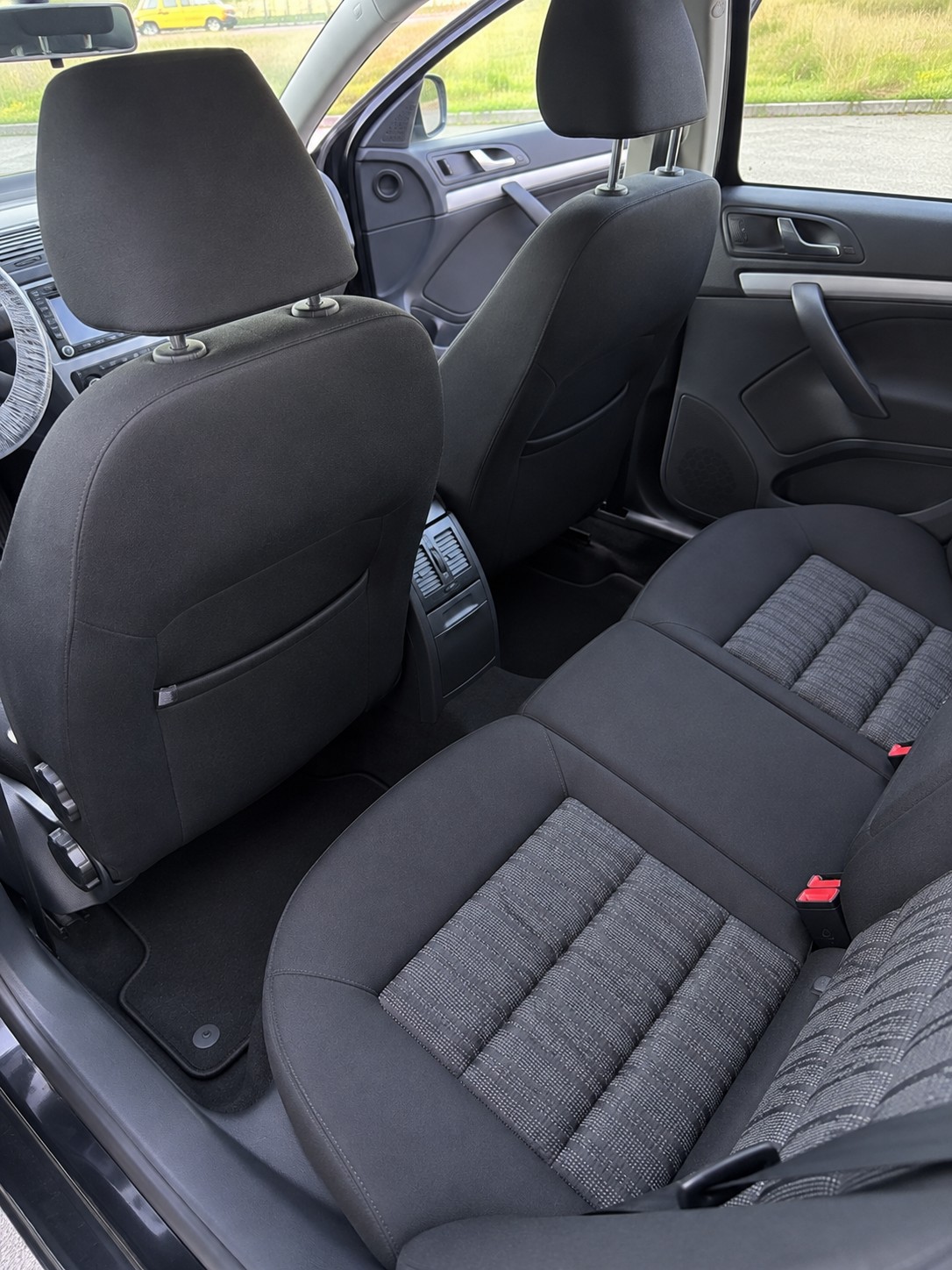 SKODA Octavia Combi 1.8 TSI Stöckli 4x4-image-5