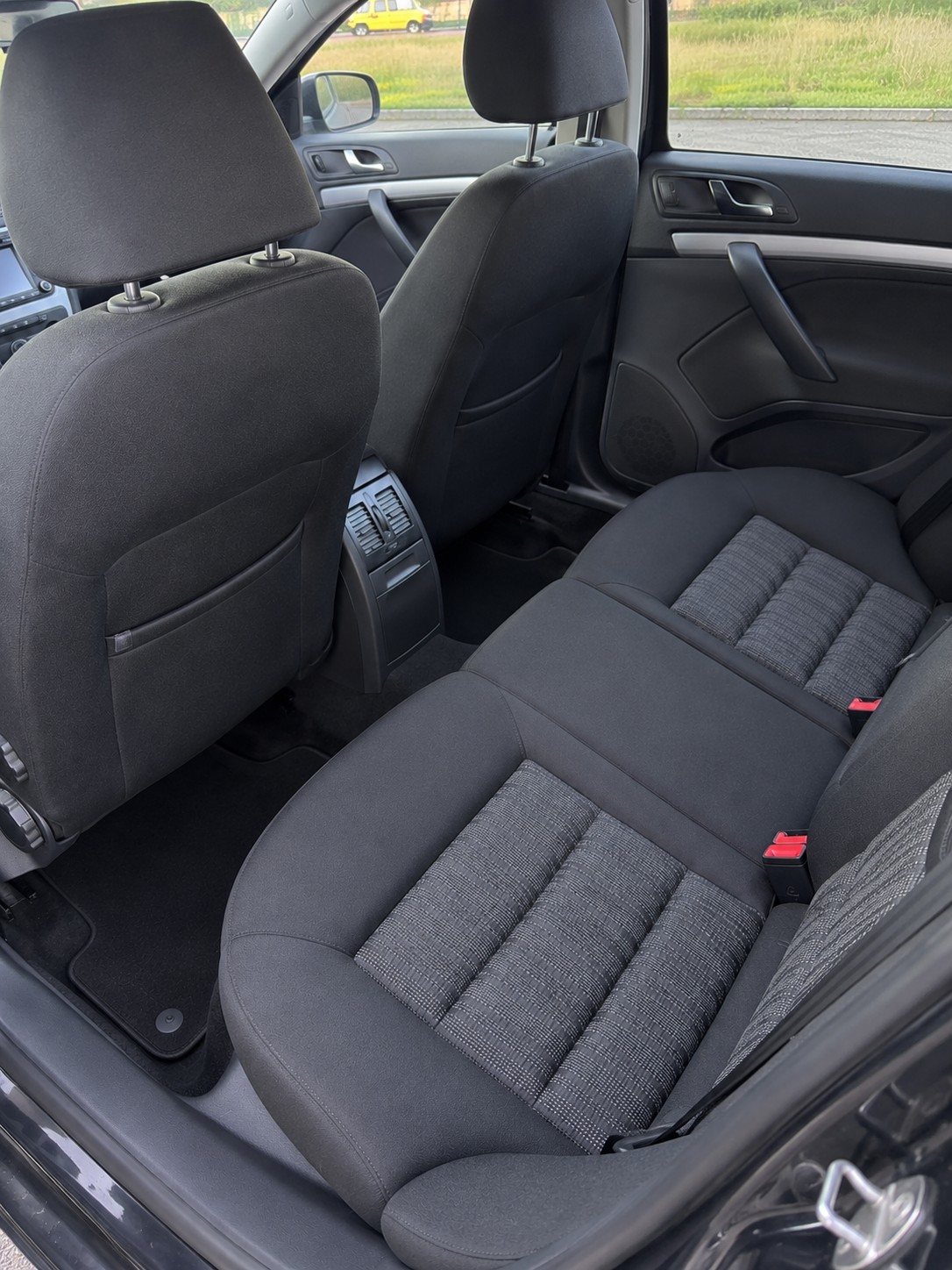SKODA Octavia Combi 1.8 TSI Stöckli 4x4-image-7