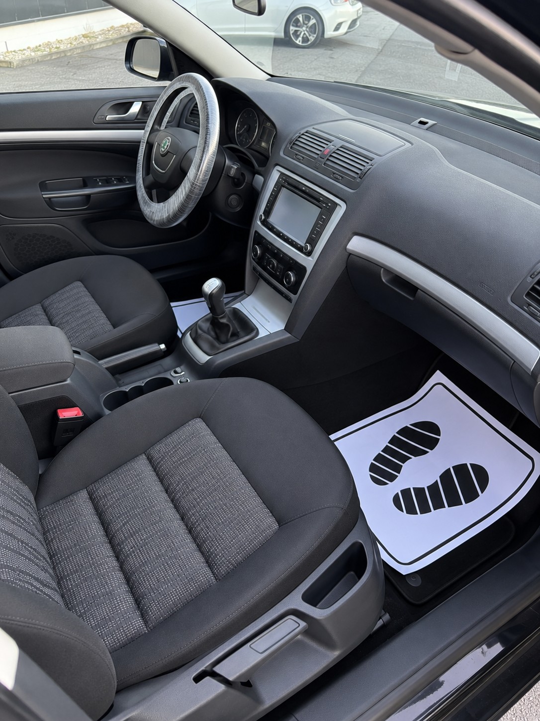 SKODA Octavia Combi 1.8 TSI Stöckli 4x4-image-6