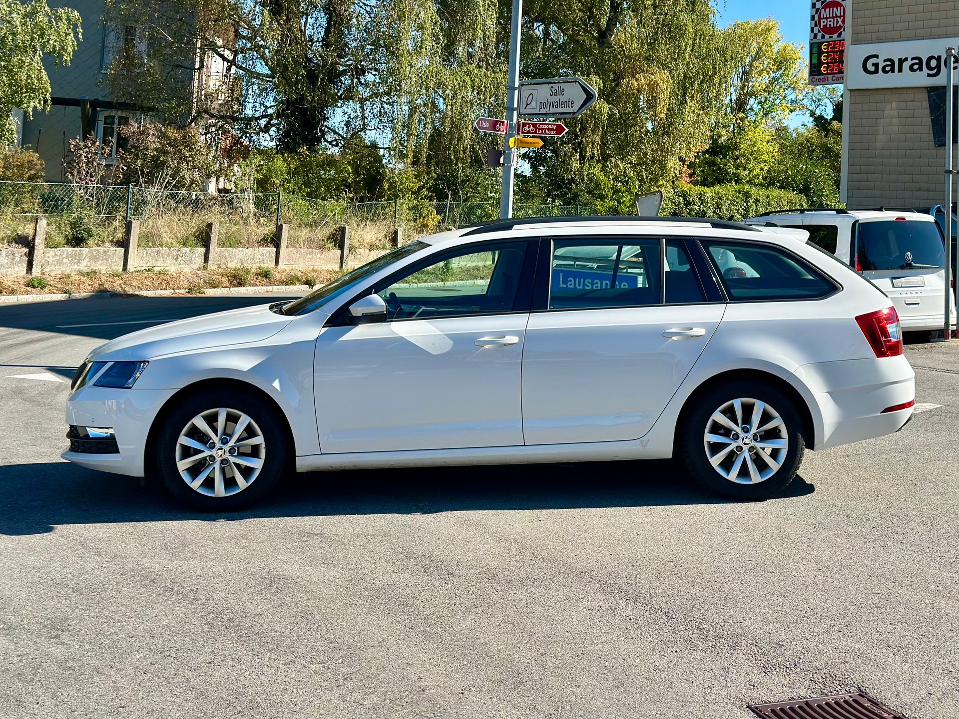 SKODA Octavia Combi 1.5 TSI Ambition DSG-image-5