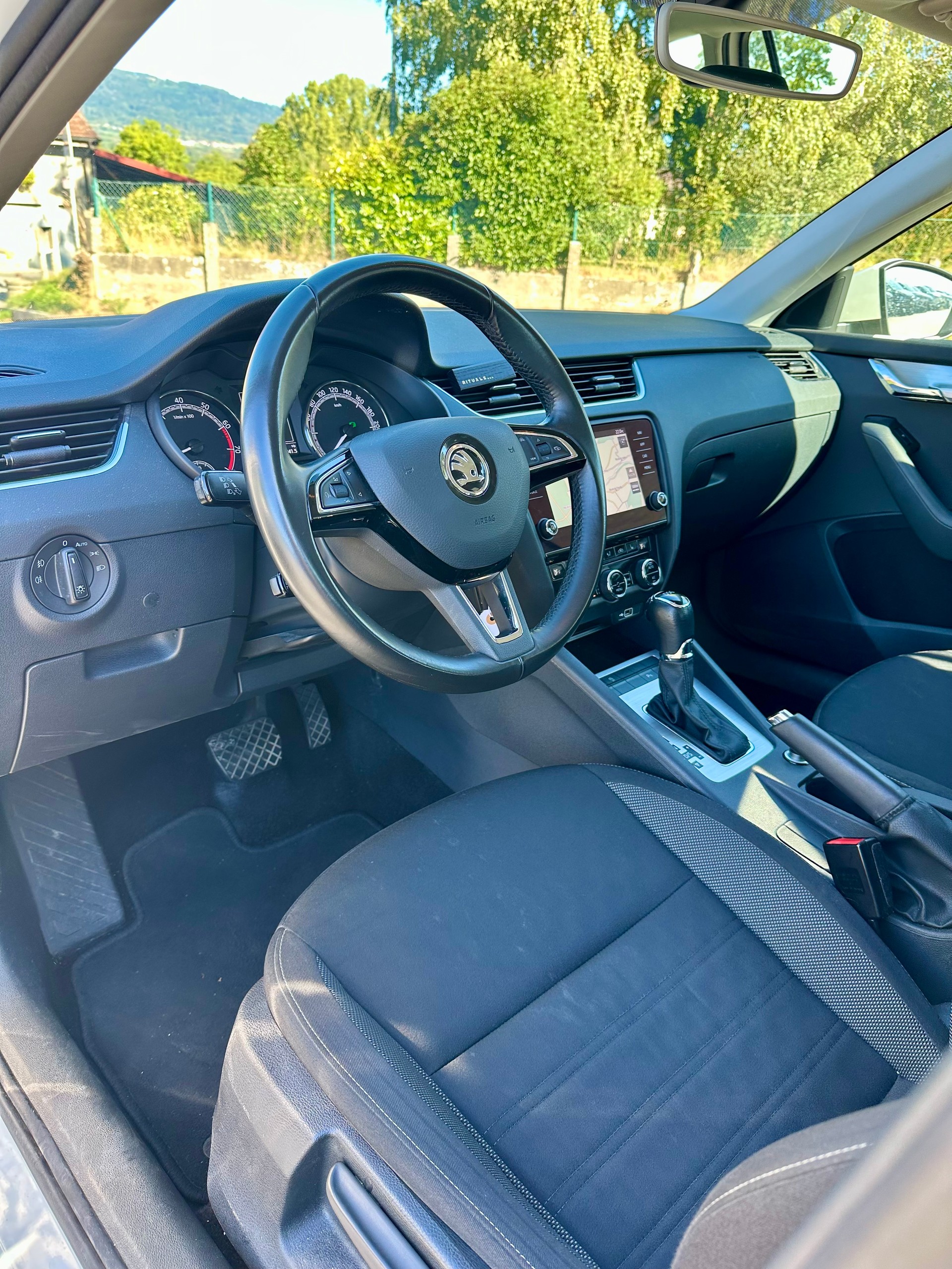 SKODA Octavia Combi 1.5 TSI Ambition DSG-image-9