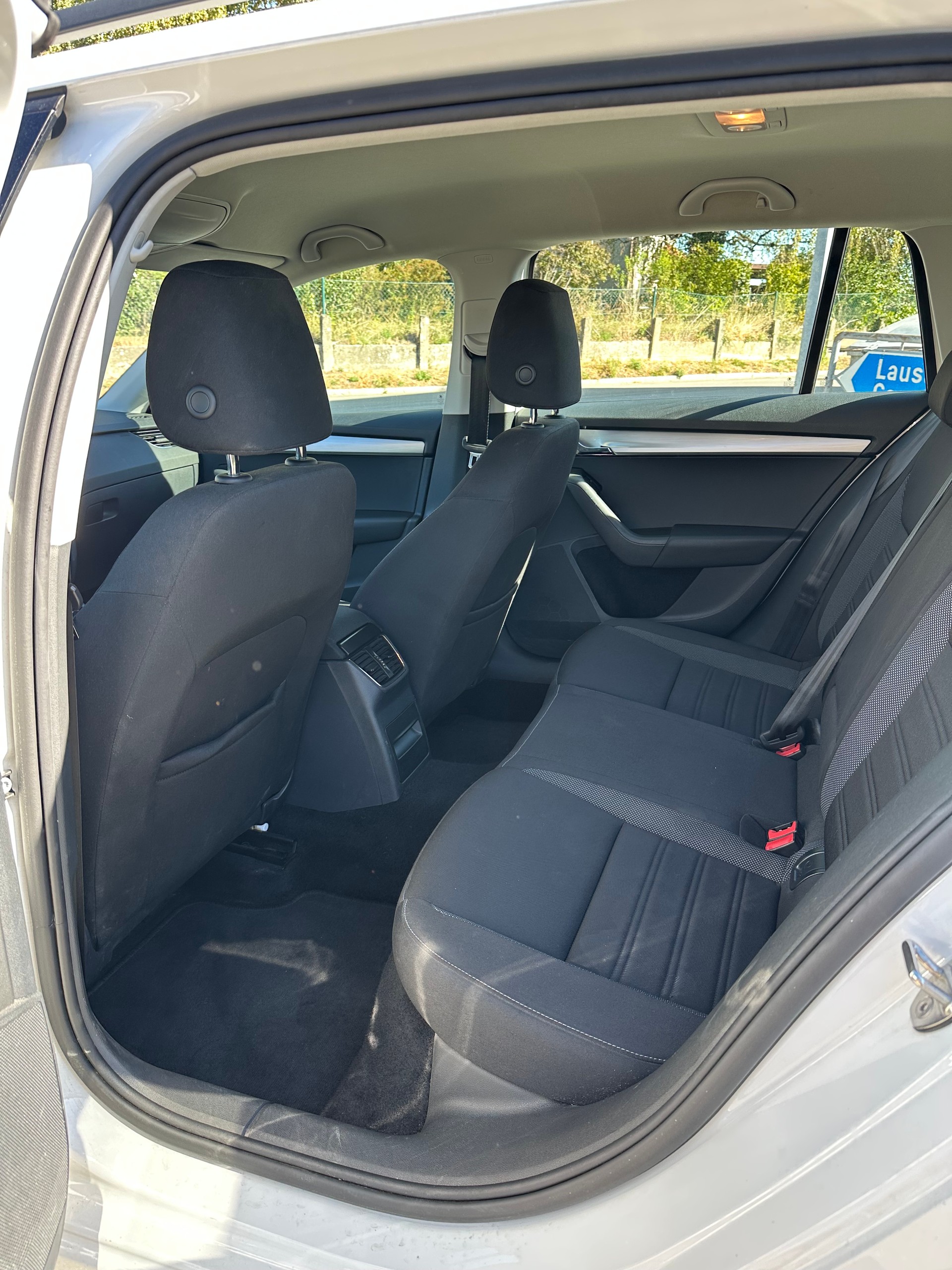 SKODA Octavia Combi 1.5 TSI Ambition DSG-image-12