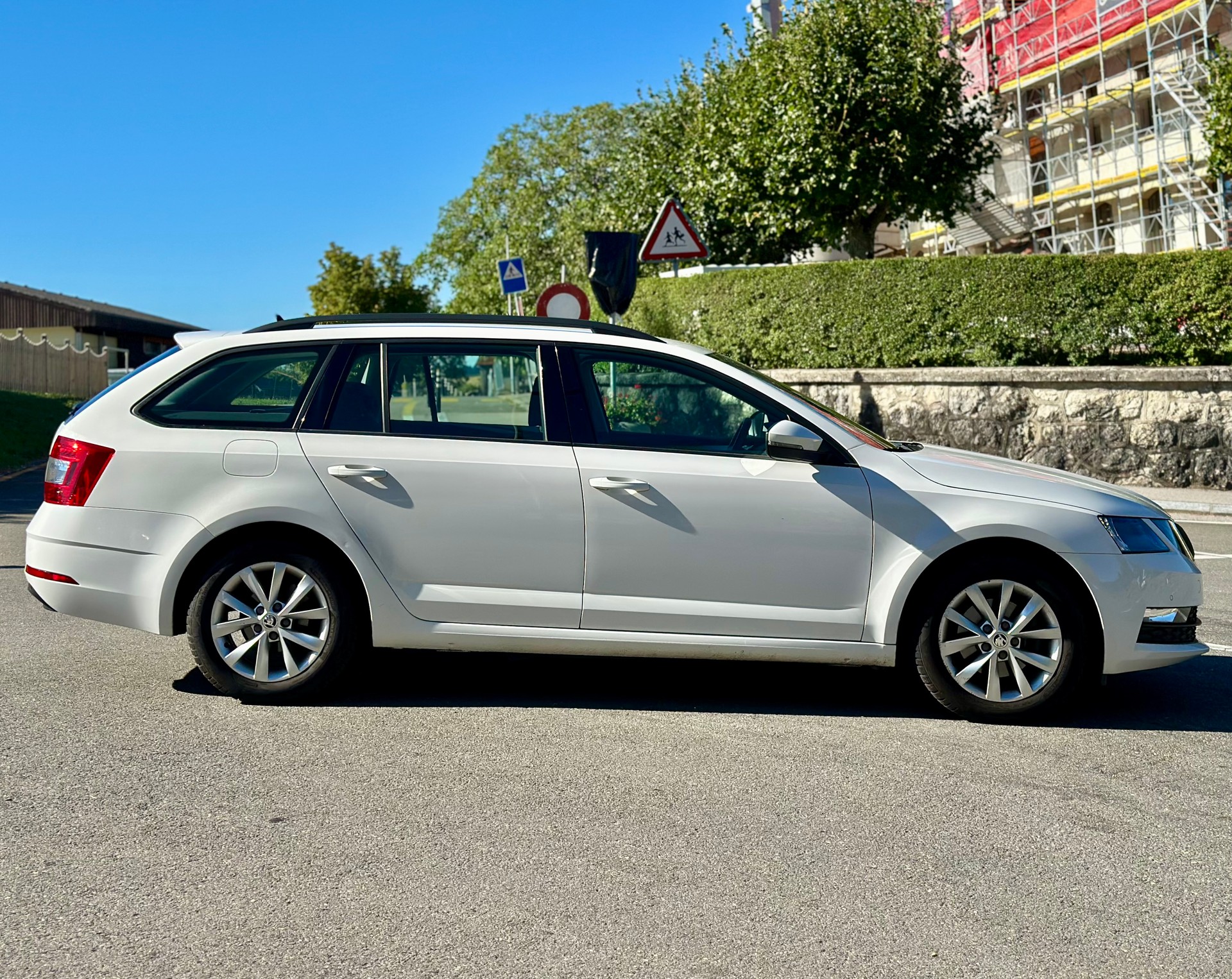 SKODA Octavia Combi 1.5 TSI Ambition DSG-image-6