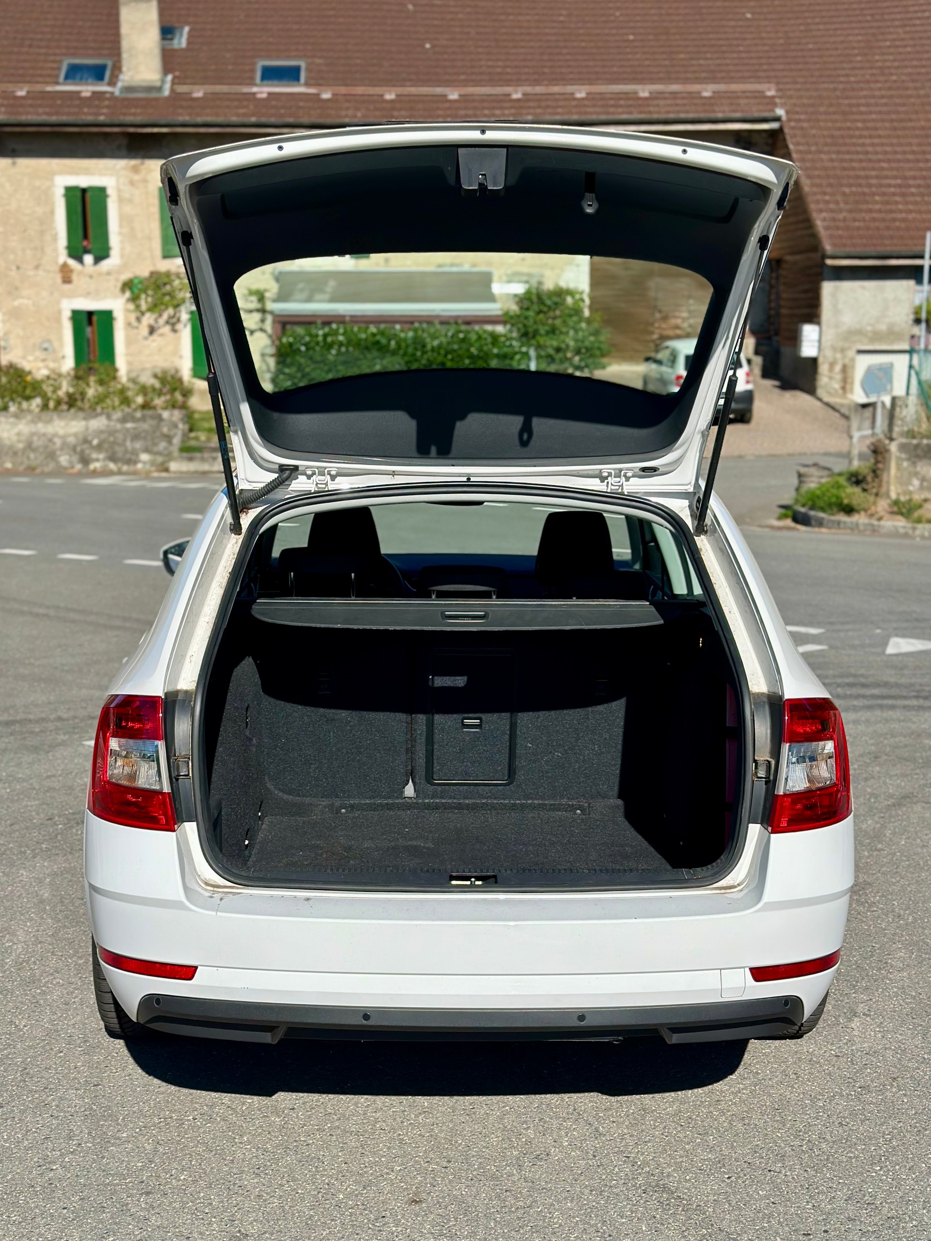 SKODA Octavia Combi 1.5 TSI Ambition DSG-image-15